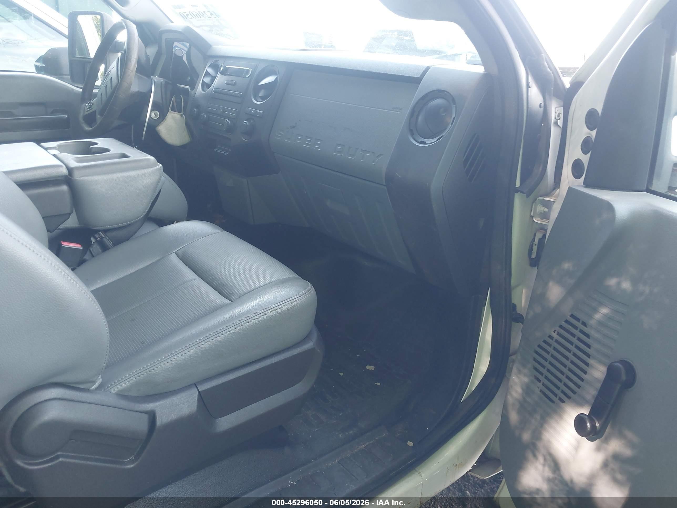 2012 Ford F-250 Xl White vin: 1FDBF2B63CEC50856