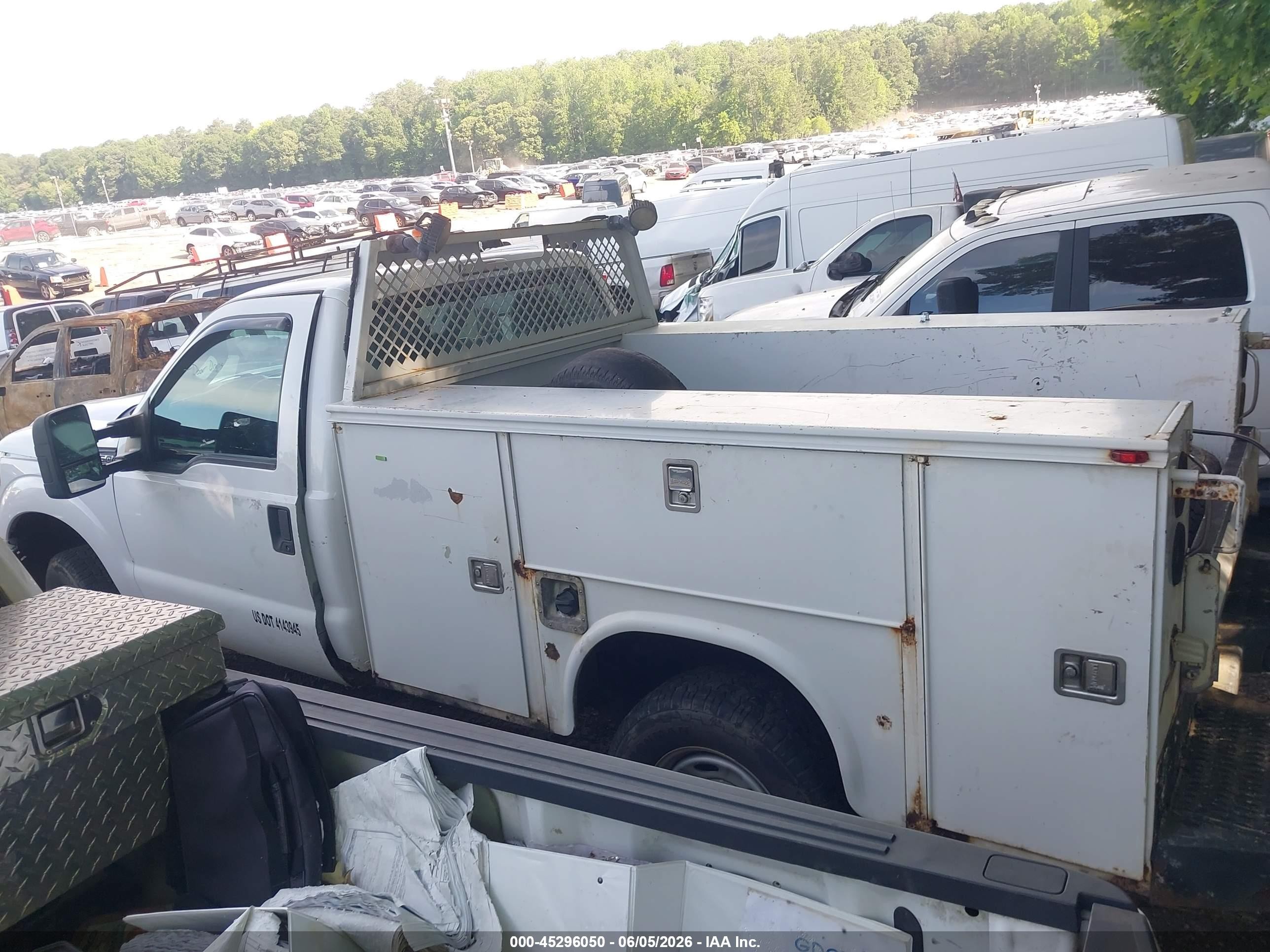 2012 Ford F-250 Xl White vin: 1FDBF2B63CEC50856