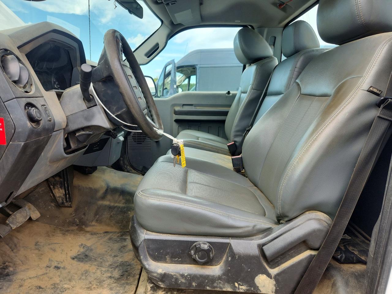 2015 Ford F250 Super Duty White vin: 1FDBF2B6XFEA14676