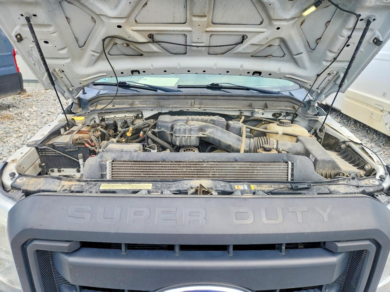 2015 Ford F250 Super Duty White vin: 1FDBF2B6XFEA14676