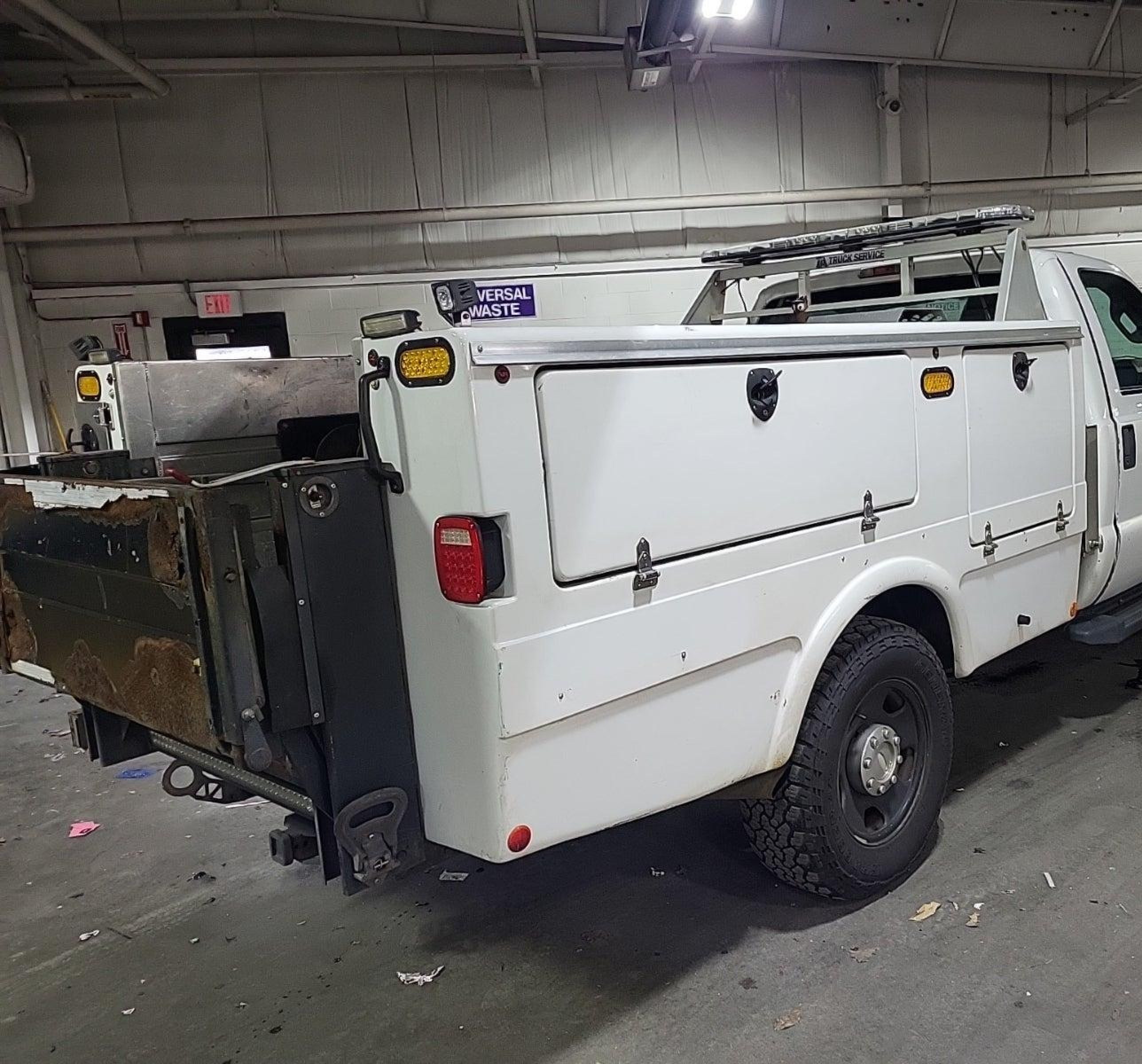 2011 Ford F-350 Chassis Xl vin: 1FDBF3F65BEC36293