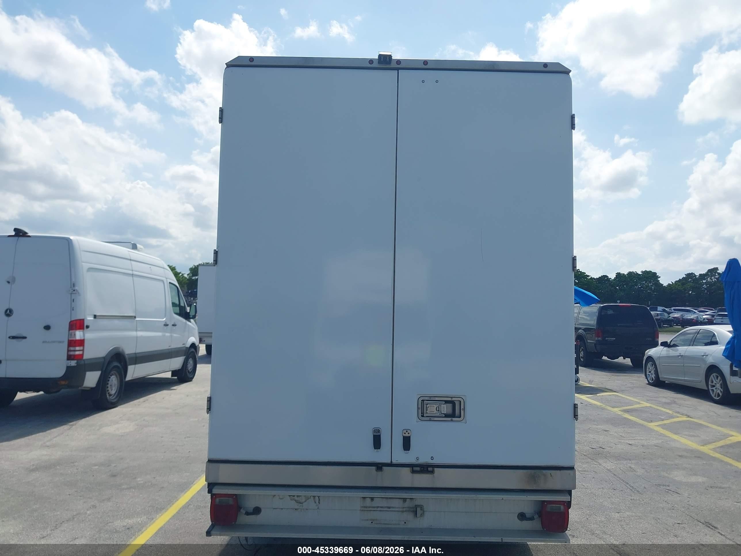 2022 Ford Transit-350 Cab   White vin: 1FDBW5Z83NKA20229