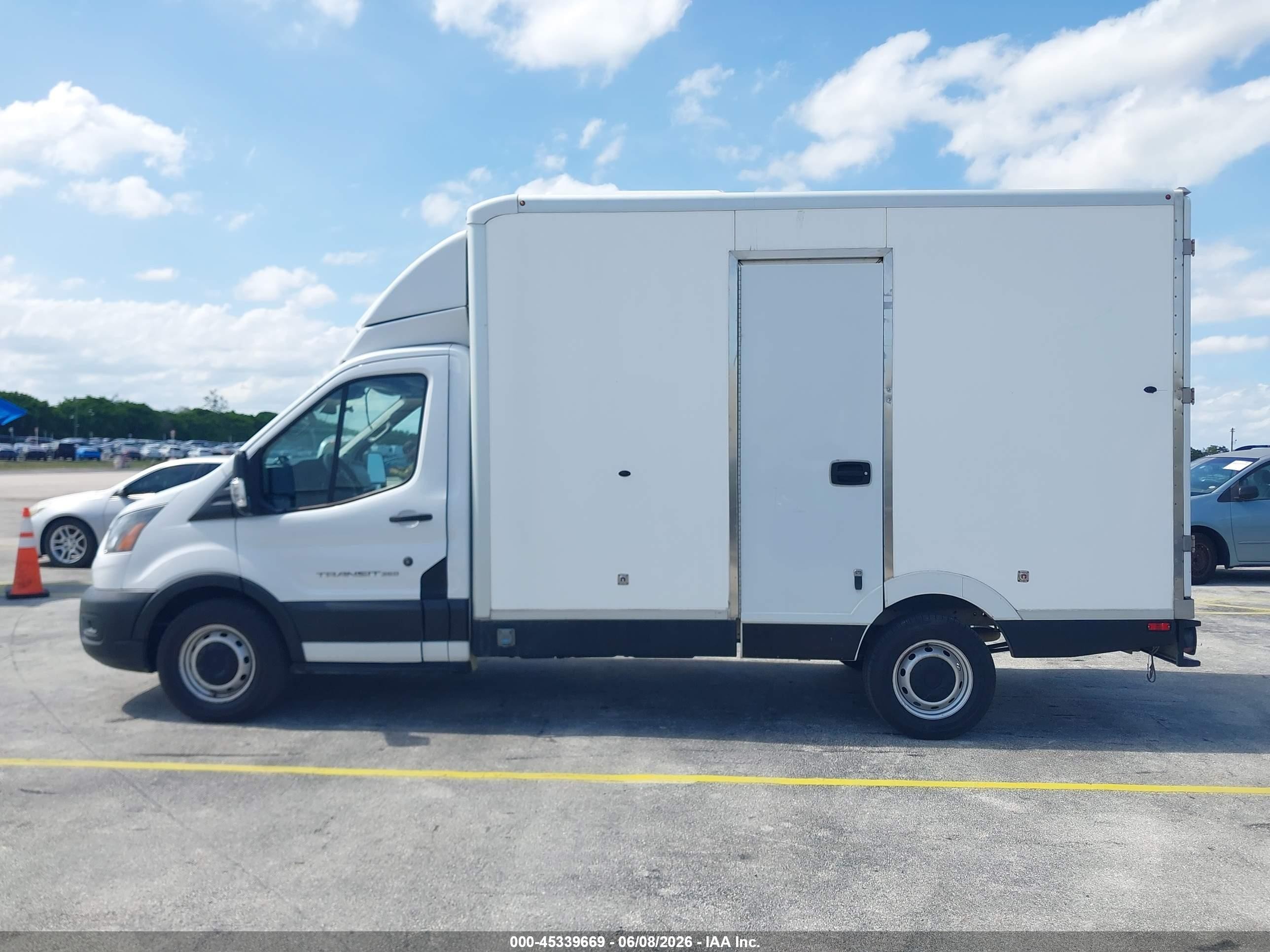 2022 Ford Transit-350 Cab   White vin: 1FDBW5Z83NKA20229