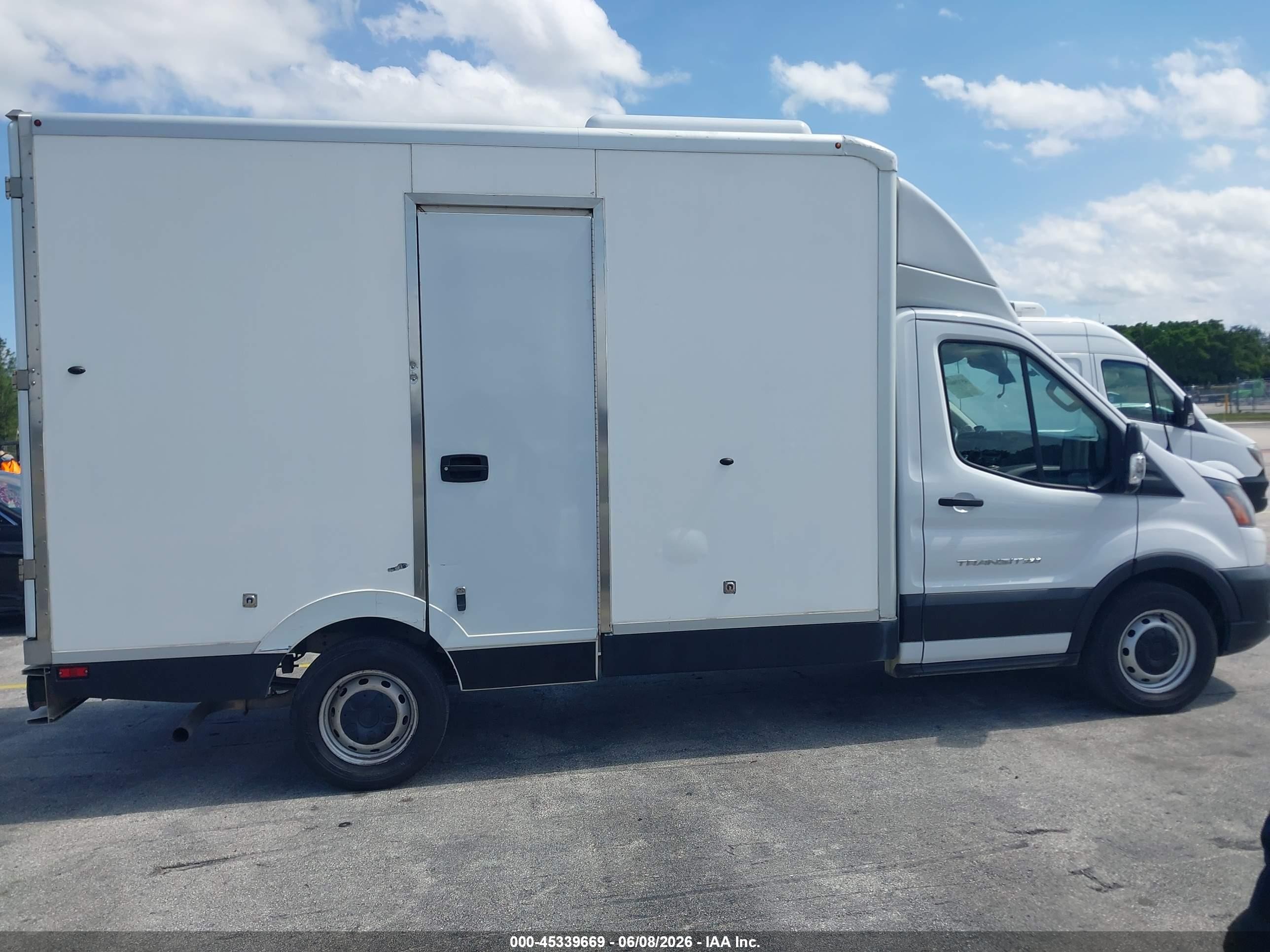 2022 Ford Transit-350 Cab   White vin: 1FDBW5Z83NKA20229