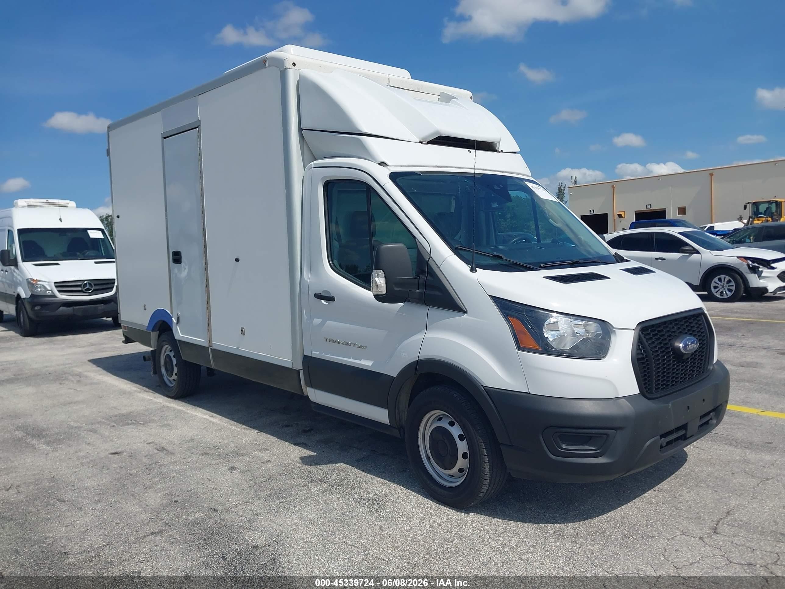 2022 Ford Transit-350 Cab   White vin: 1FDBW5Z87NKA01585
