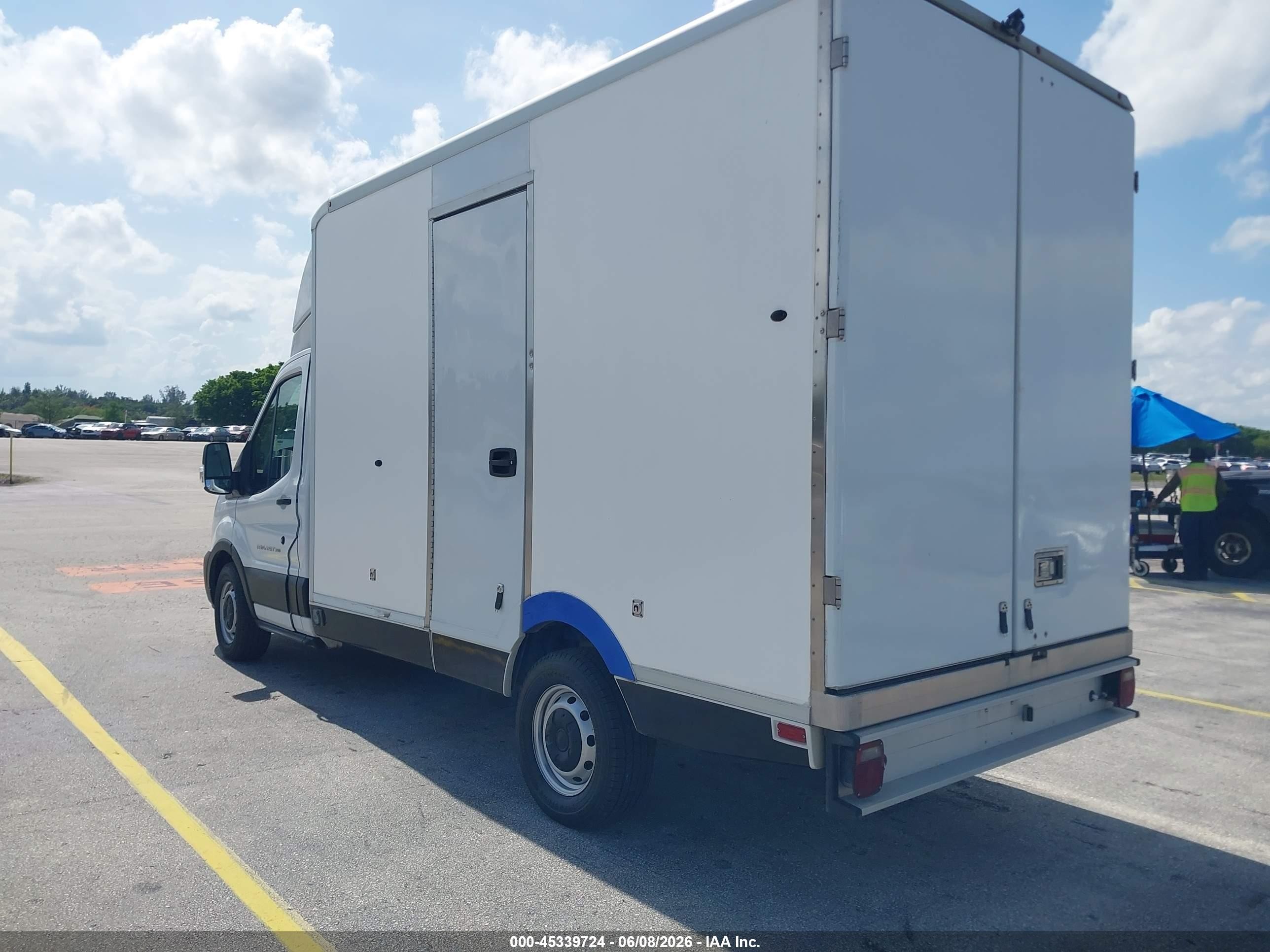 2022 Ford Transit-350 Cab   White vin: 1FDBW5Z87NKA01585