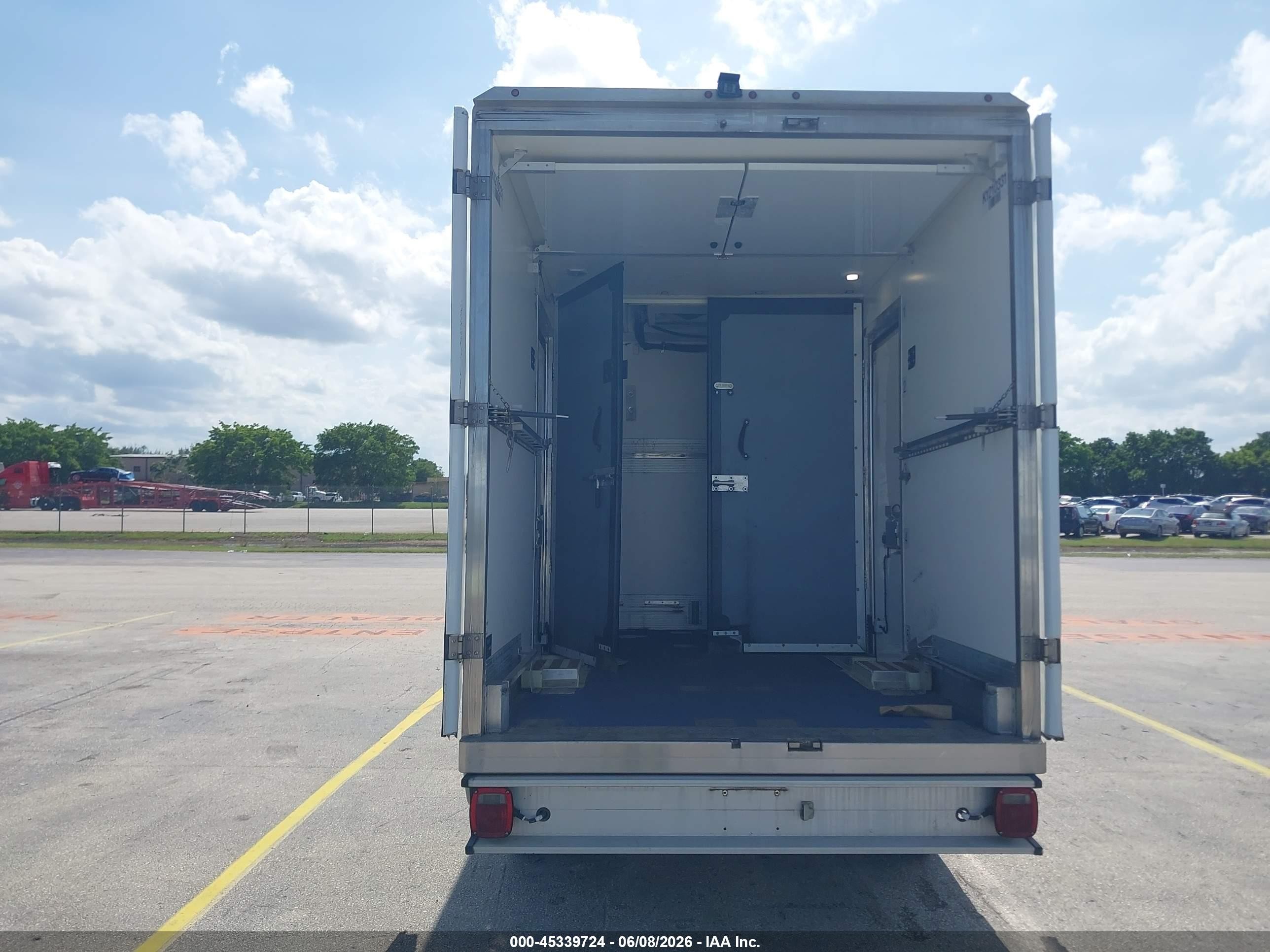 2022 Ford Transit-350 Cab   White vin: 1FDBW5Z87NKA01585