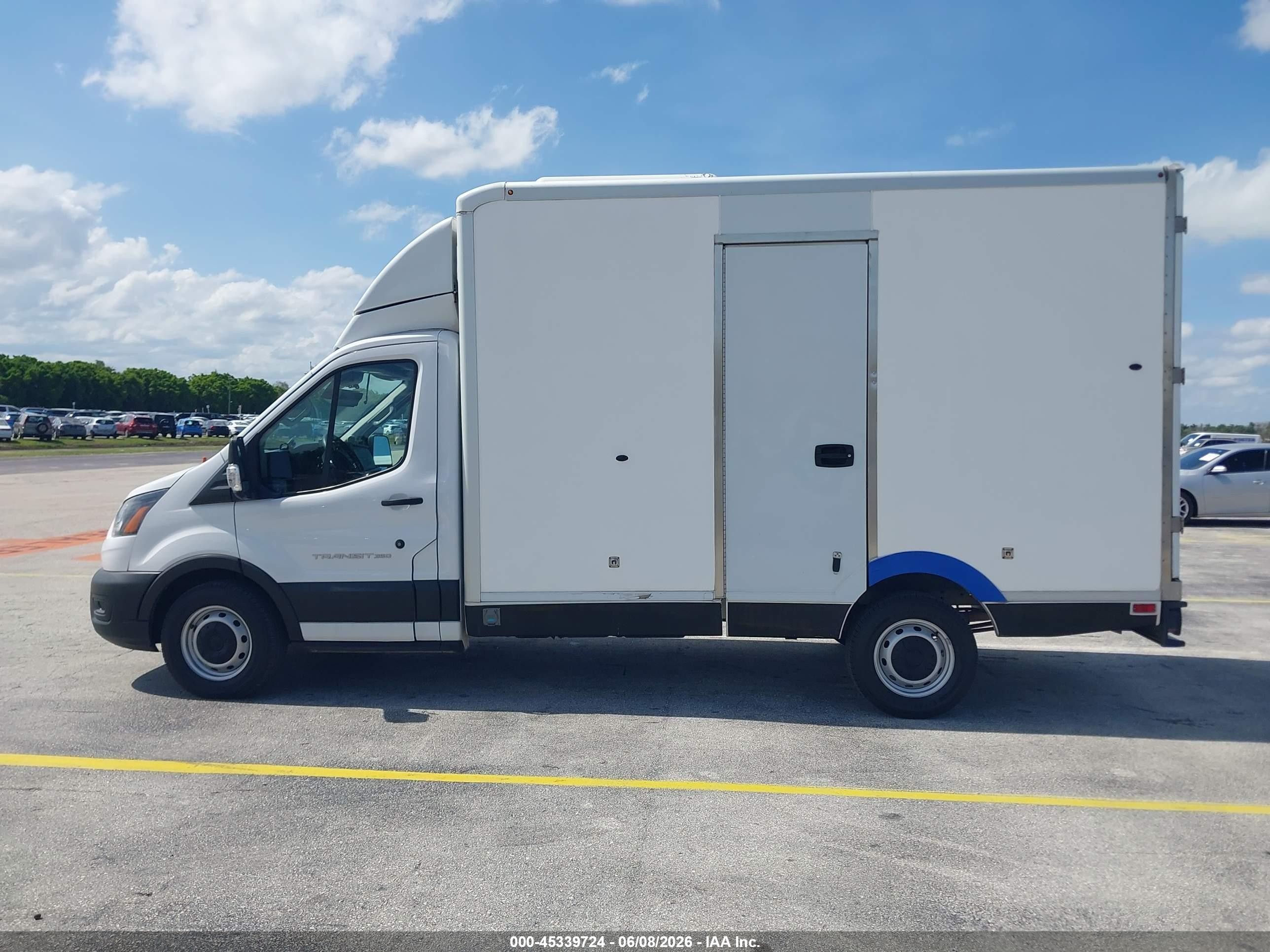 2022 Ford Transit-350 Cab   White vin: 1FDBW5Z87NKA01585