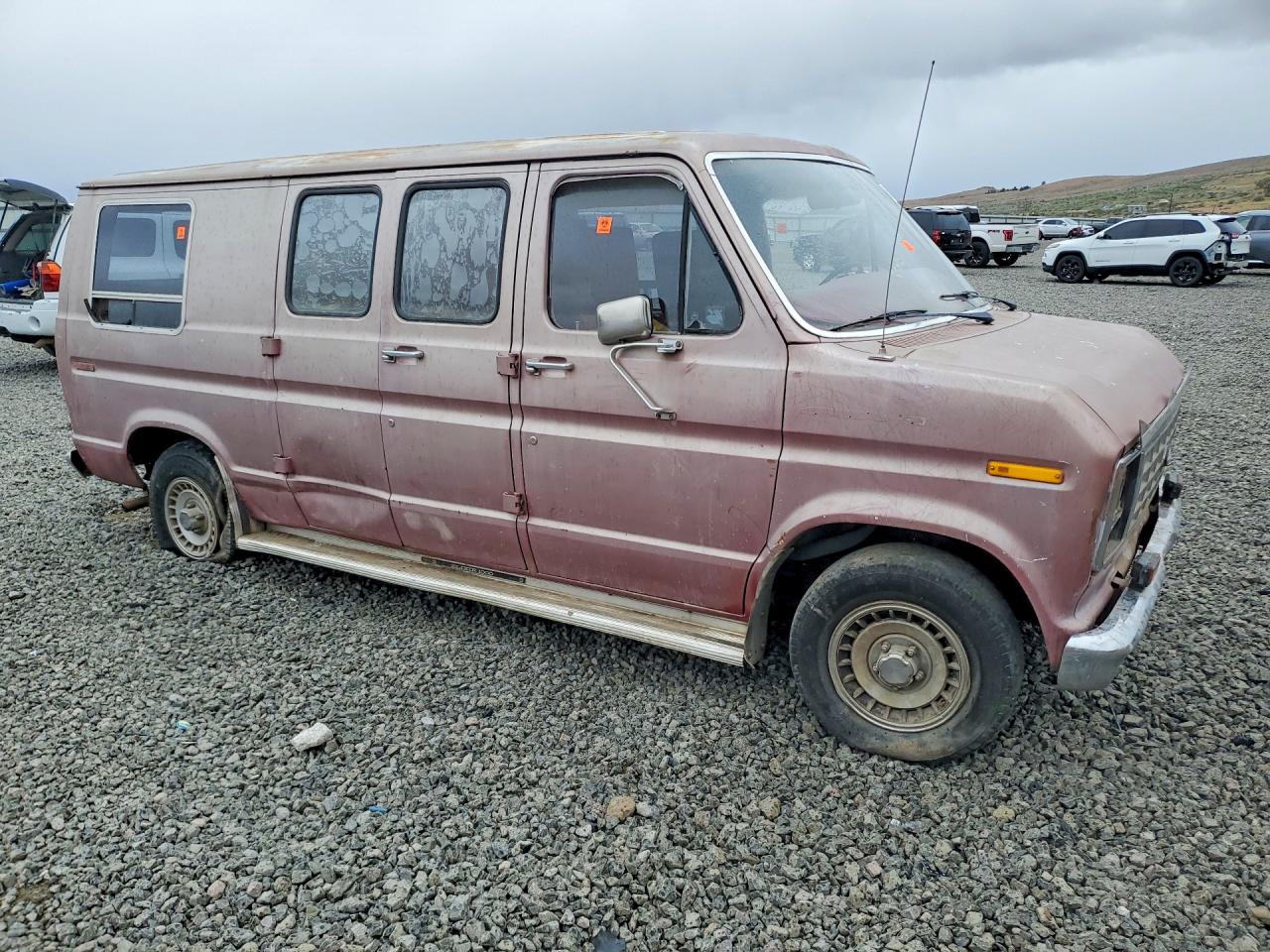 1984 Ford Econoline E150 Van Red vin: 1FDDE14F3EHA78705