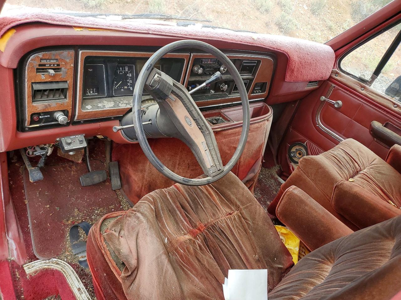 1984 Ford Econoline E150 Van Red vin: 1FDDE14F3EHA78705