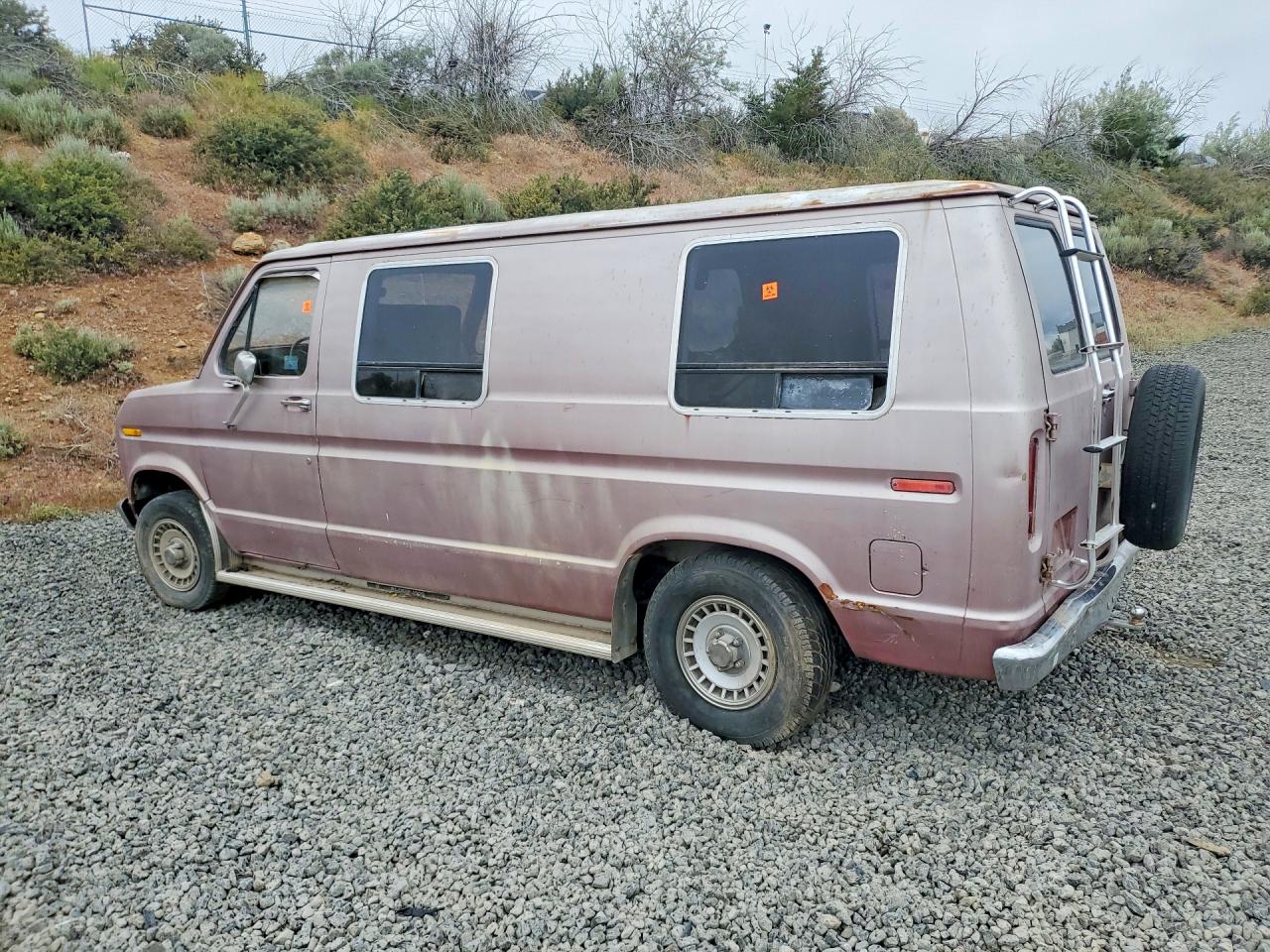 1984 Ford Econoline E150 Van Red vin: 1FDDE14F3EHA78705
