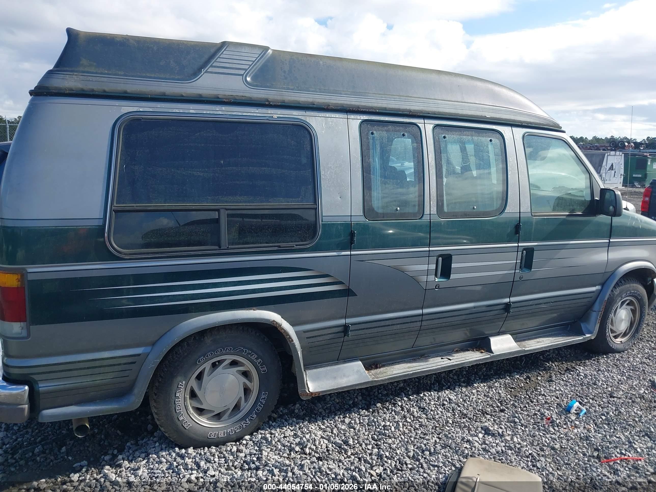 1994 Ford E-150 E150 Van Green vin: 1FDDE14N0RHC13737