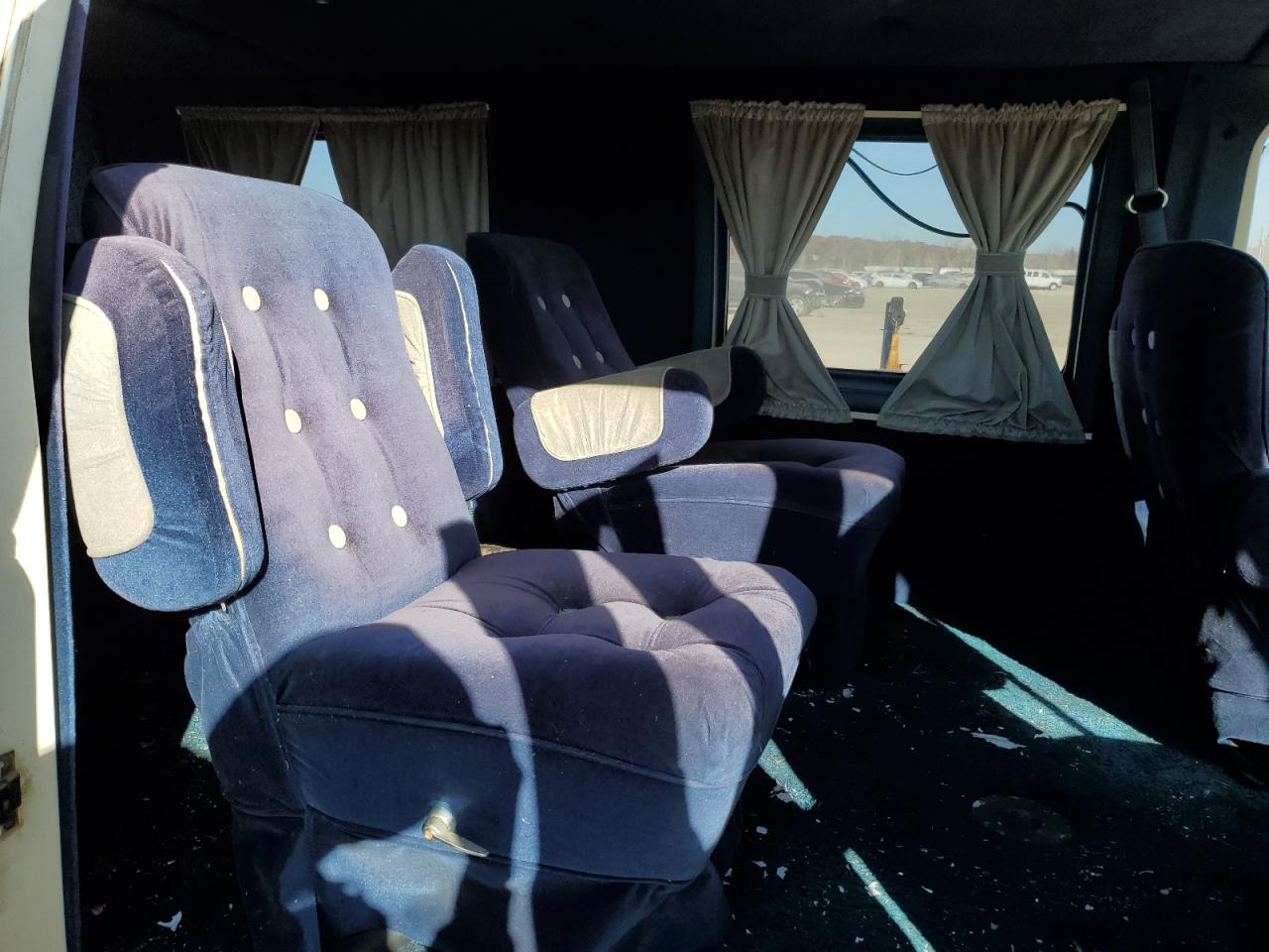 1984 Ford Econoline E150 Van Two Tone vin: 1FDDE14Y8EHB82138
