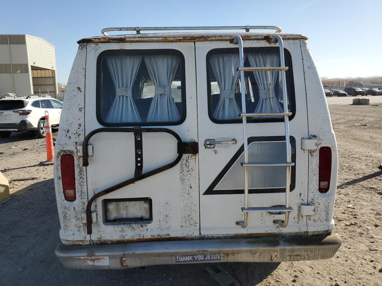 1984 Ford Econoline E150 Van Two Tone vin: 1FDDE14Y8EHB82138