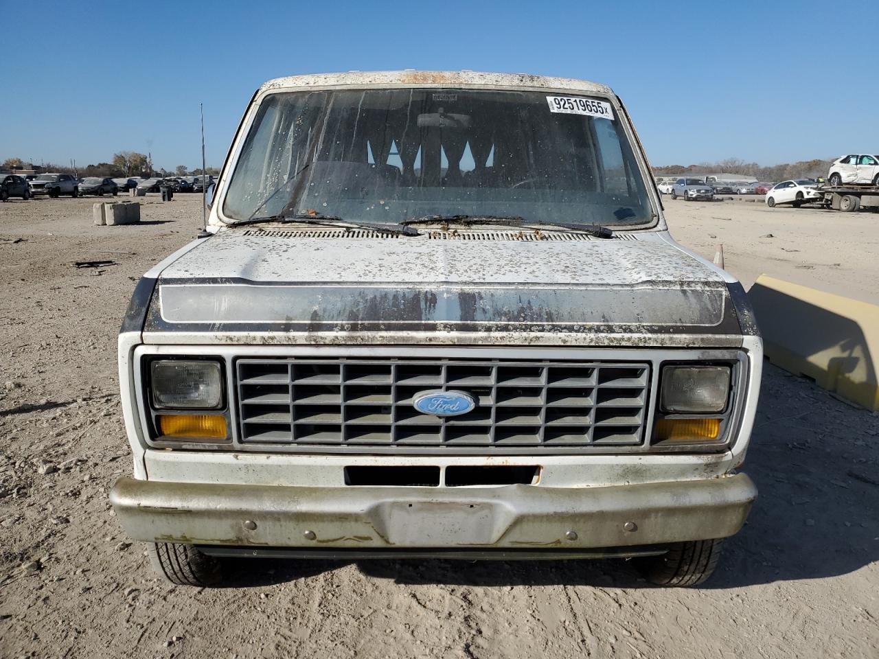 1984 Ford Econoline E150 Van Two Tone vin: 1FDDE14Y8EHB82138