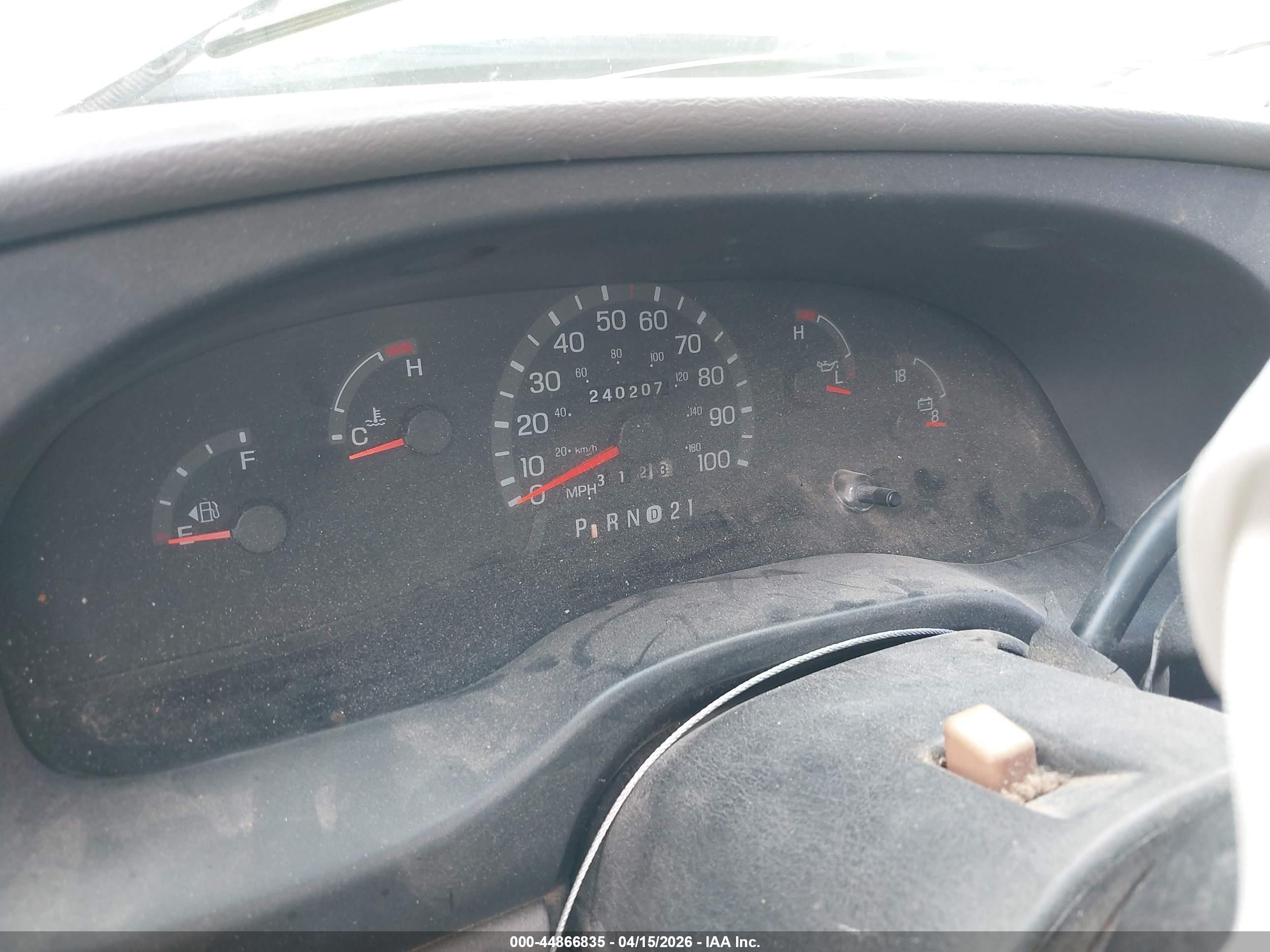 1997 Ford E-150 Standard White vin: 1FDEE1427VHC04193