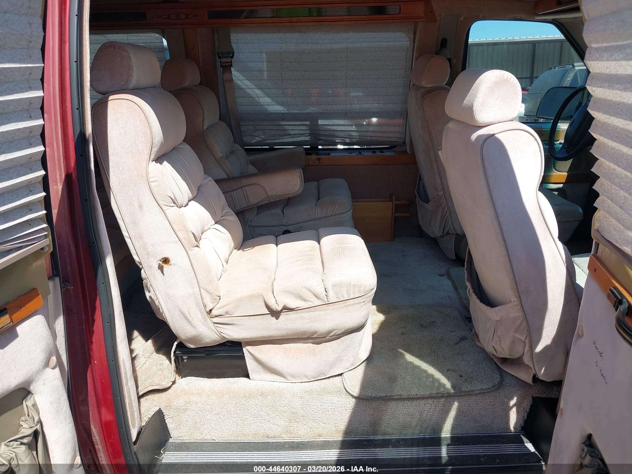 1997 Ford E-150   Red vin: 1FDEE1453VHA41562