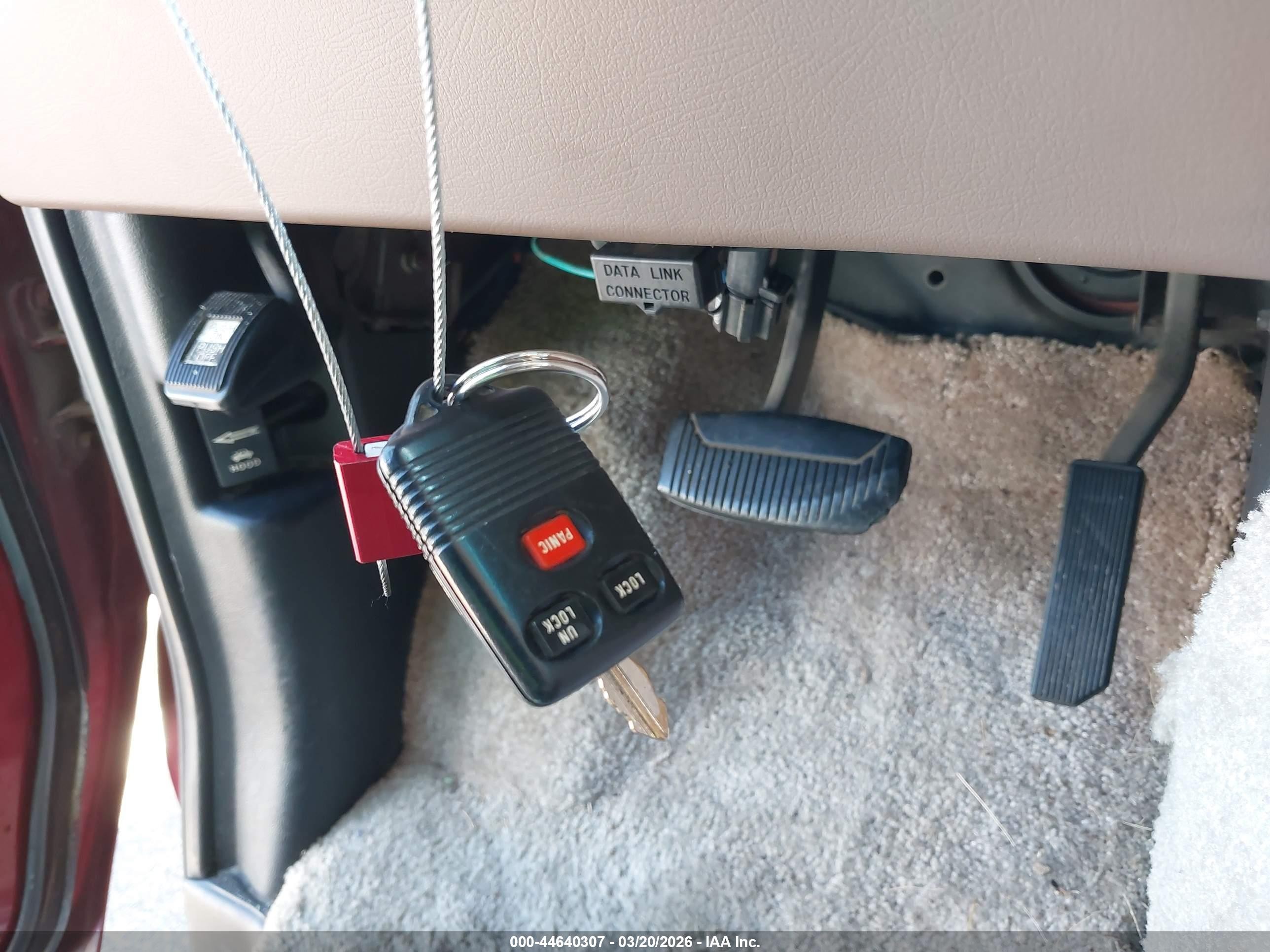 1997 Ford E-150   Red vin: 1FDEE1453VHA41562