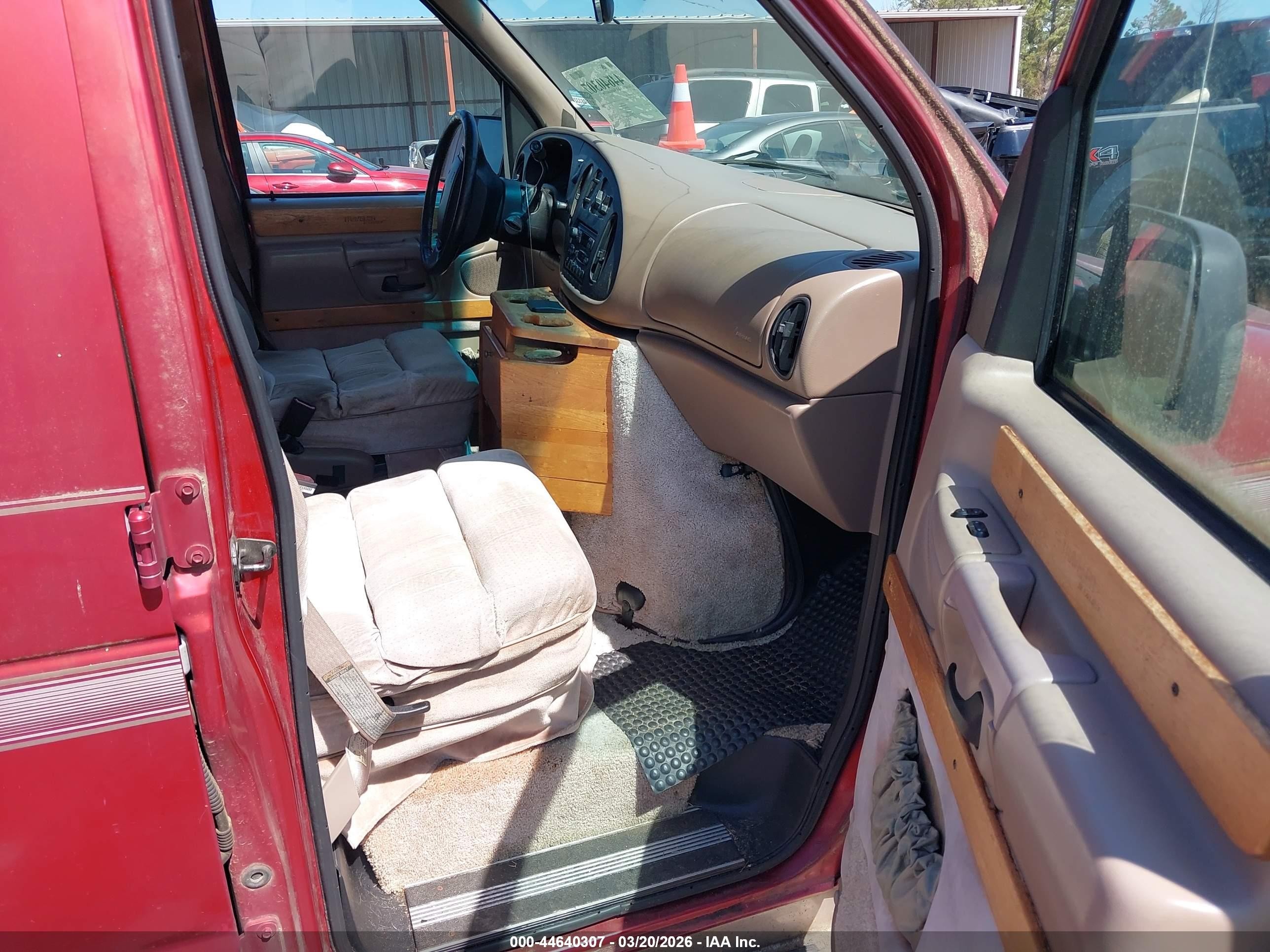 1997 Ford E-150   Red vin: 1FDEE1453VHA41562