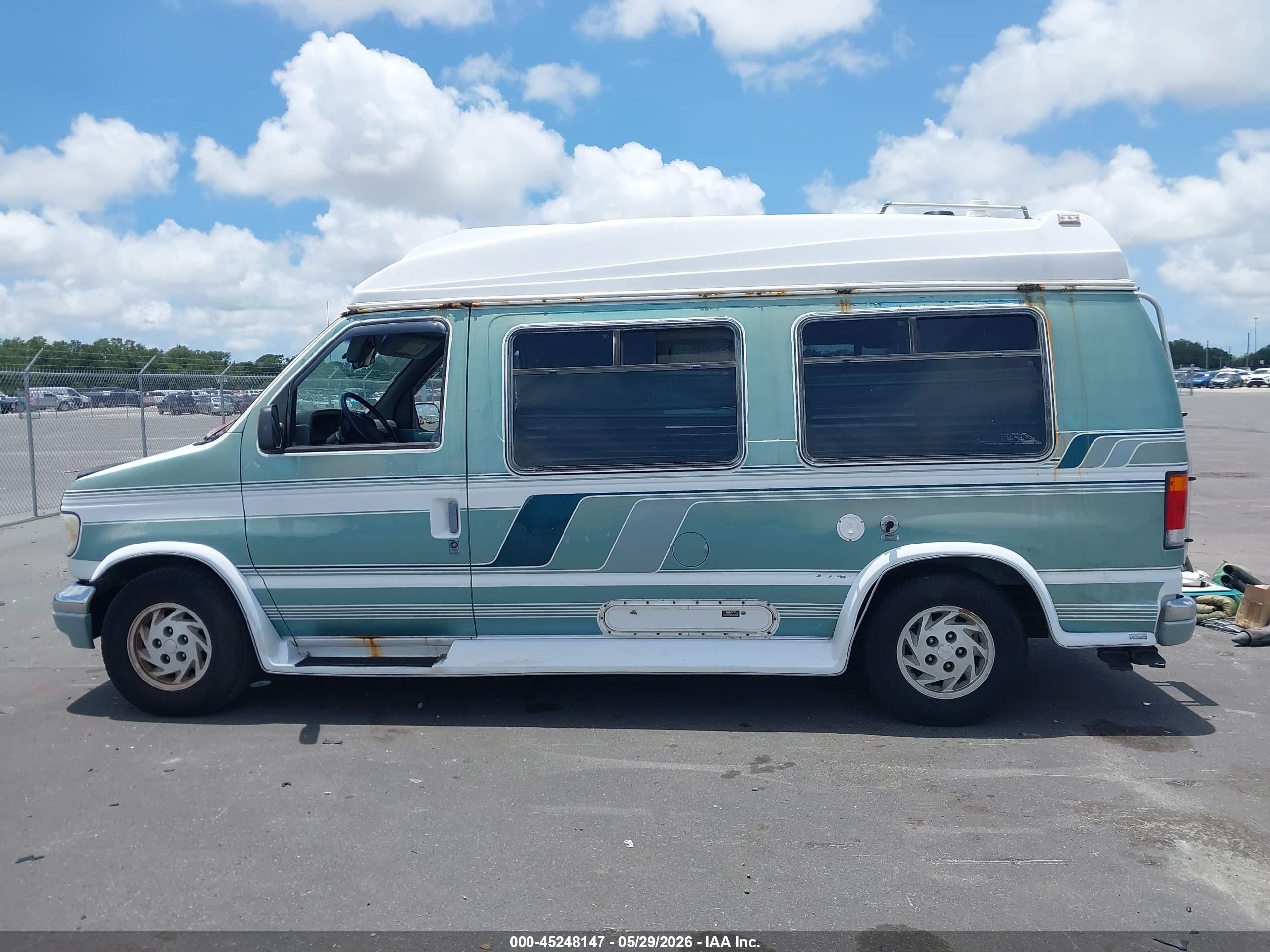 1993 Ford Econoline E150 Van Green vin: 1FDEE14H5PHB54417