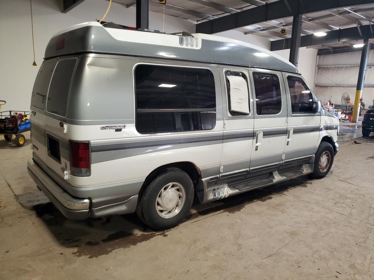 1996 Ford Econoline E150 Van Белый vin: 1FDEE14H8THA54046
