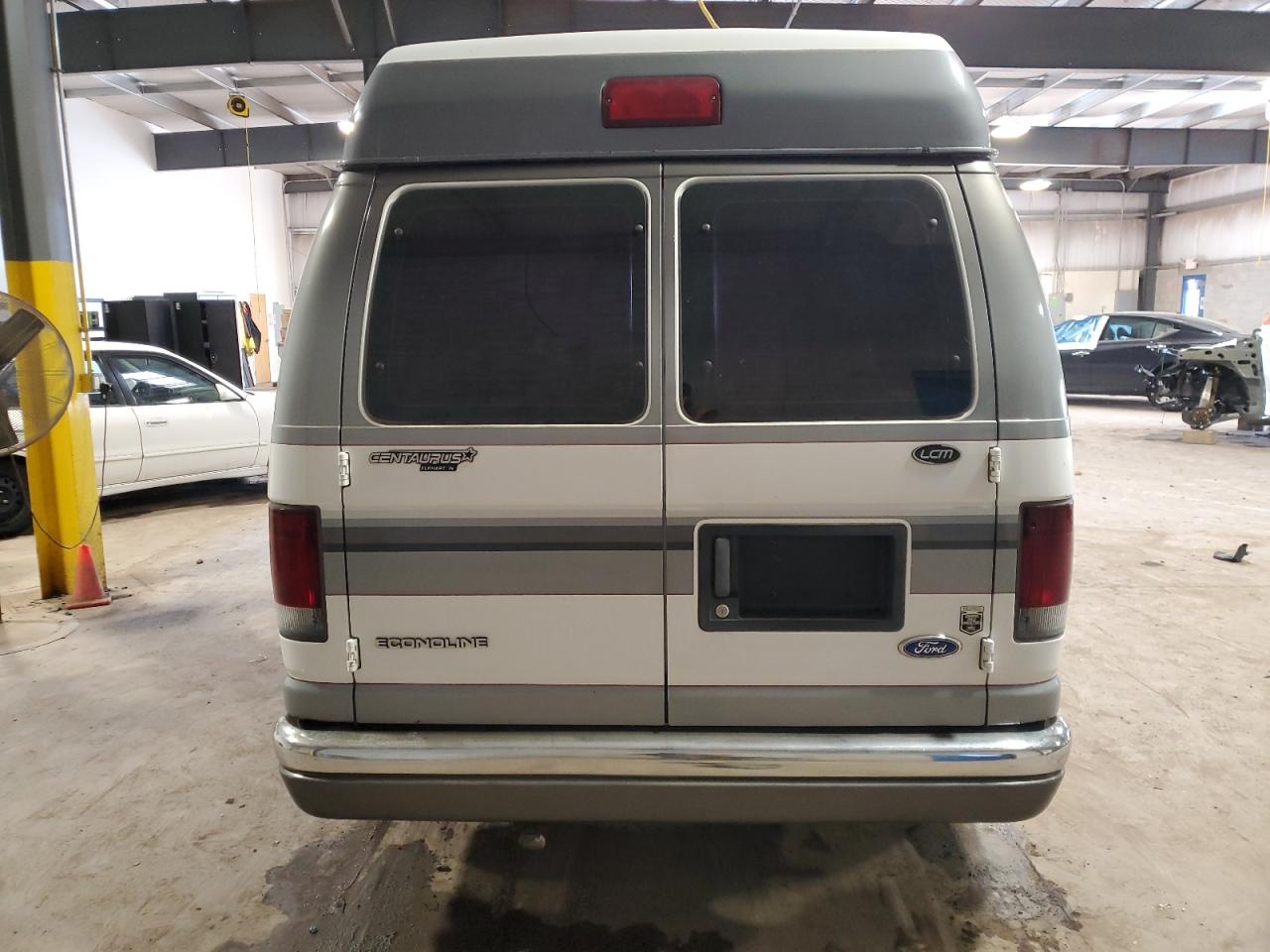 1996 Ford Econoline E150 Van Белый vin: 1FDEE14H8THA54046