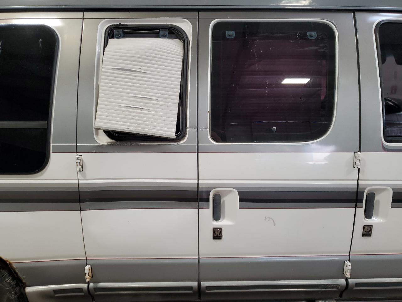 1996 Ford Econoline E150 Van Белый vin: 1FDEE14H8THA54046