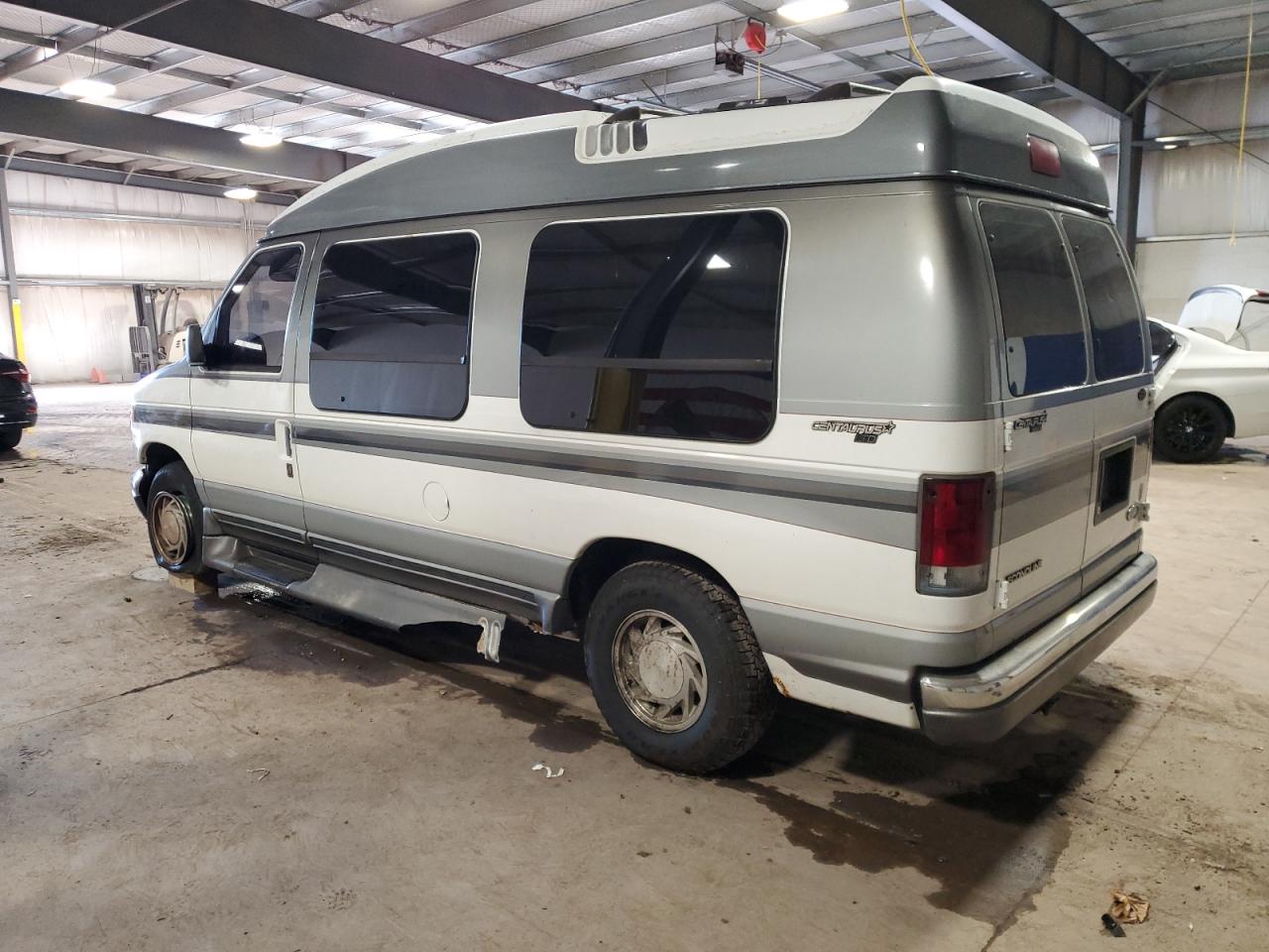 1996 Ford Econoline E150 Van Белый vin: 1FDEE14H8THA54046