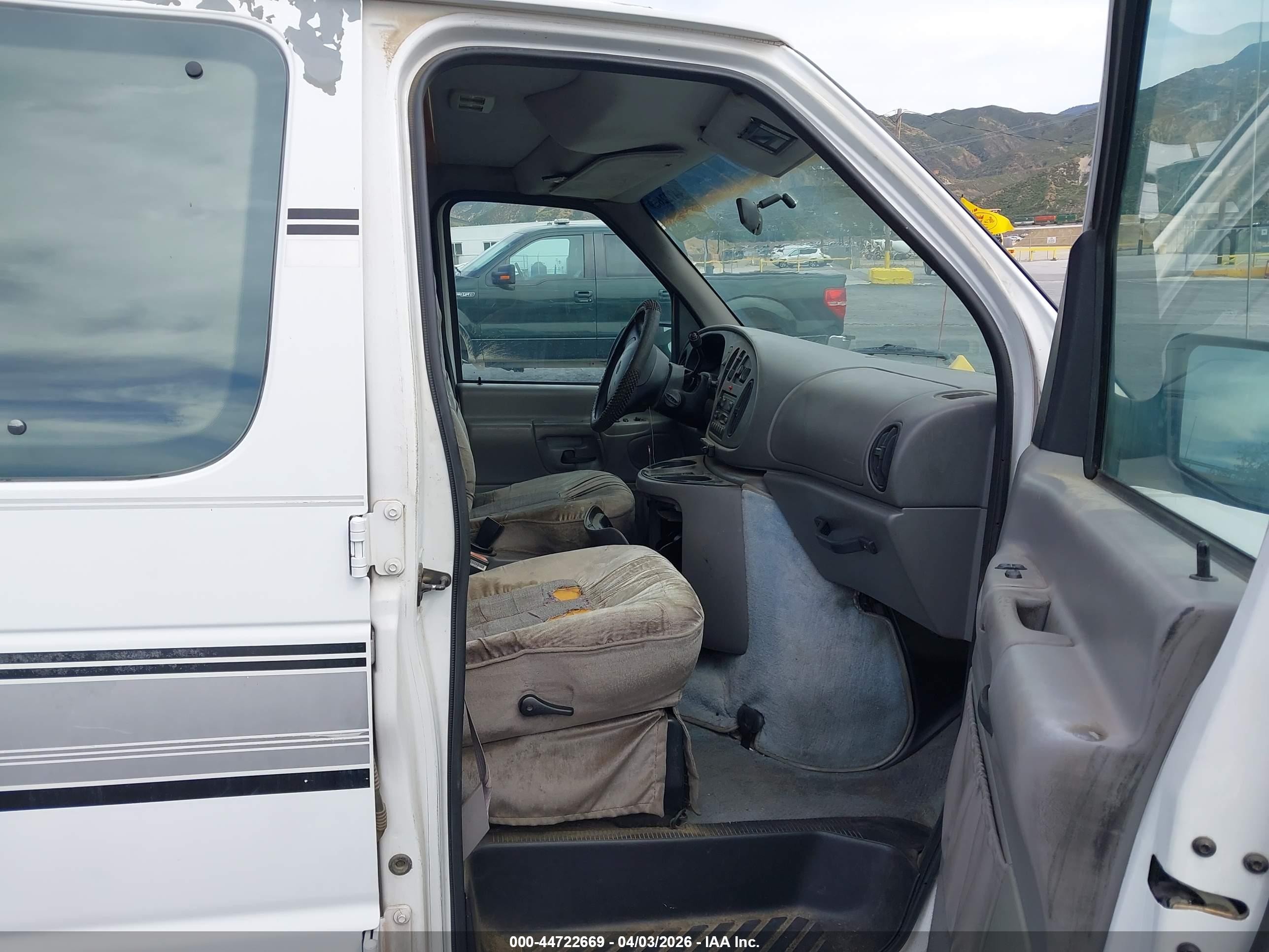 1997 Ford E-150 Standard White vin: 1FDEE14L9VHA05865