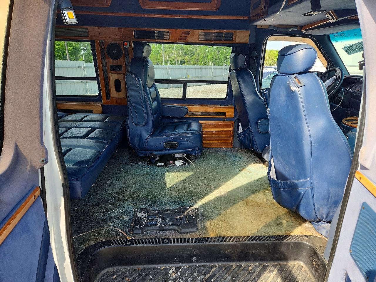 1997 Ford Econoline White vin: 1FDEE14L9VHA27879