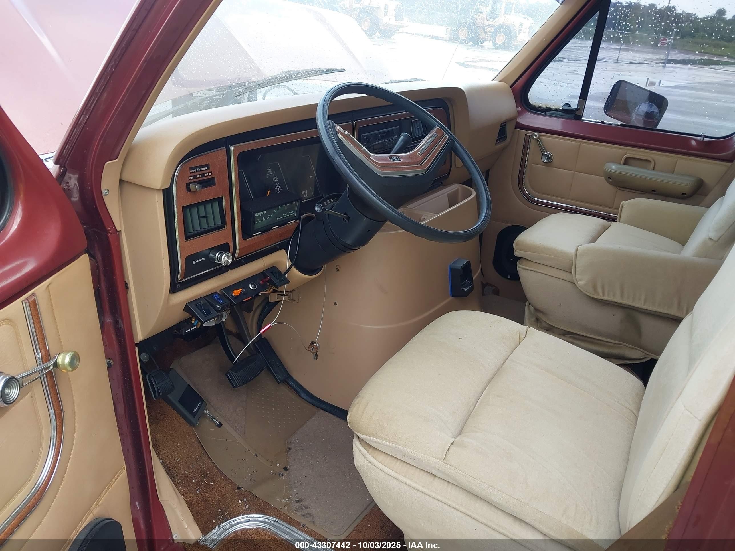 1984 Ford Econoline E150 Van Burgundy vin: 1FDEE14Y8EHA14827