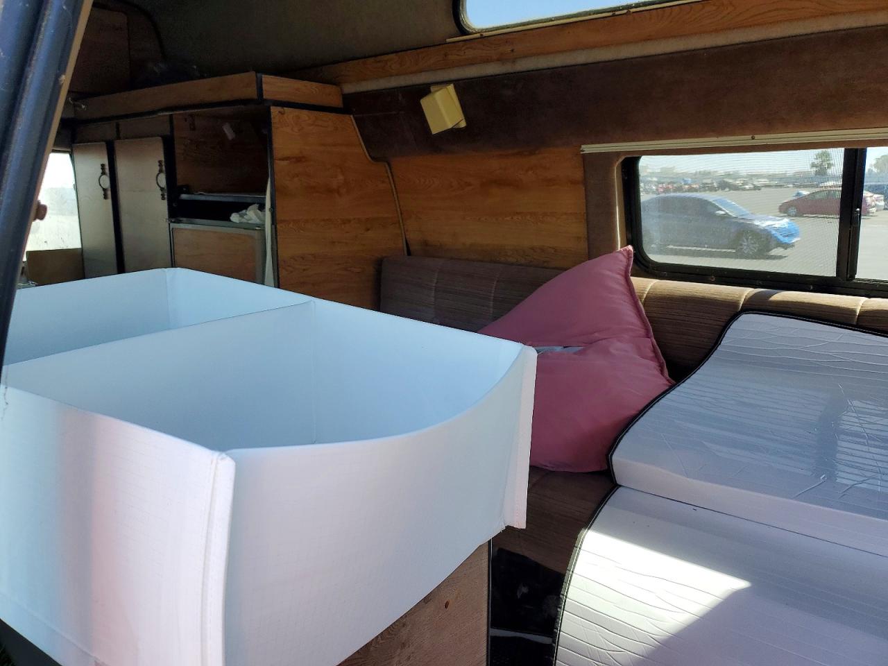 1992 Ford Econoline E250 Super Duty Van Gold vin: 1FDFS24H7NHB38235