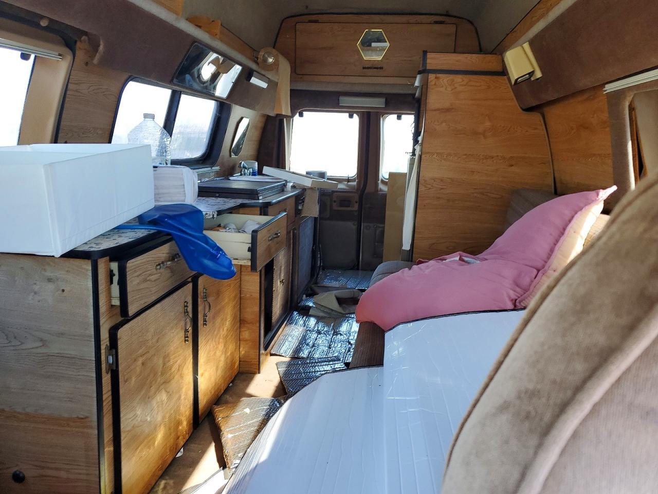 1992 Ford Econoline E250 Super Duty Van Gold vin: 1FDFS24H7NHB38235