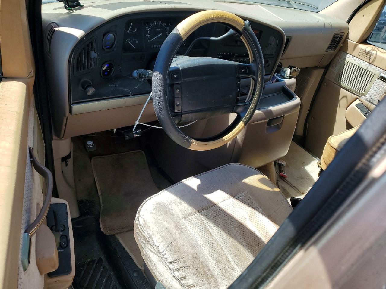 1992 Ford Econoline E250 Super Duty Van Gold vin: 1FDFS24H7NHB38235