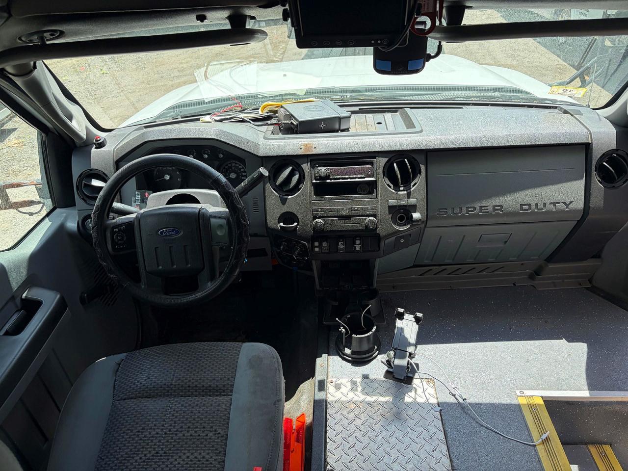 2013 Ford F550 Super Duty White vin: 1FDGF5GY5DEB15204