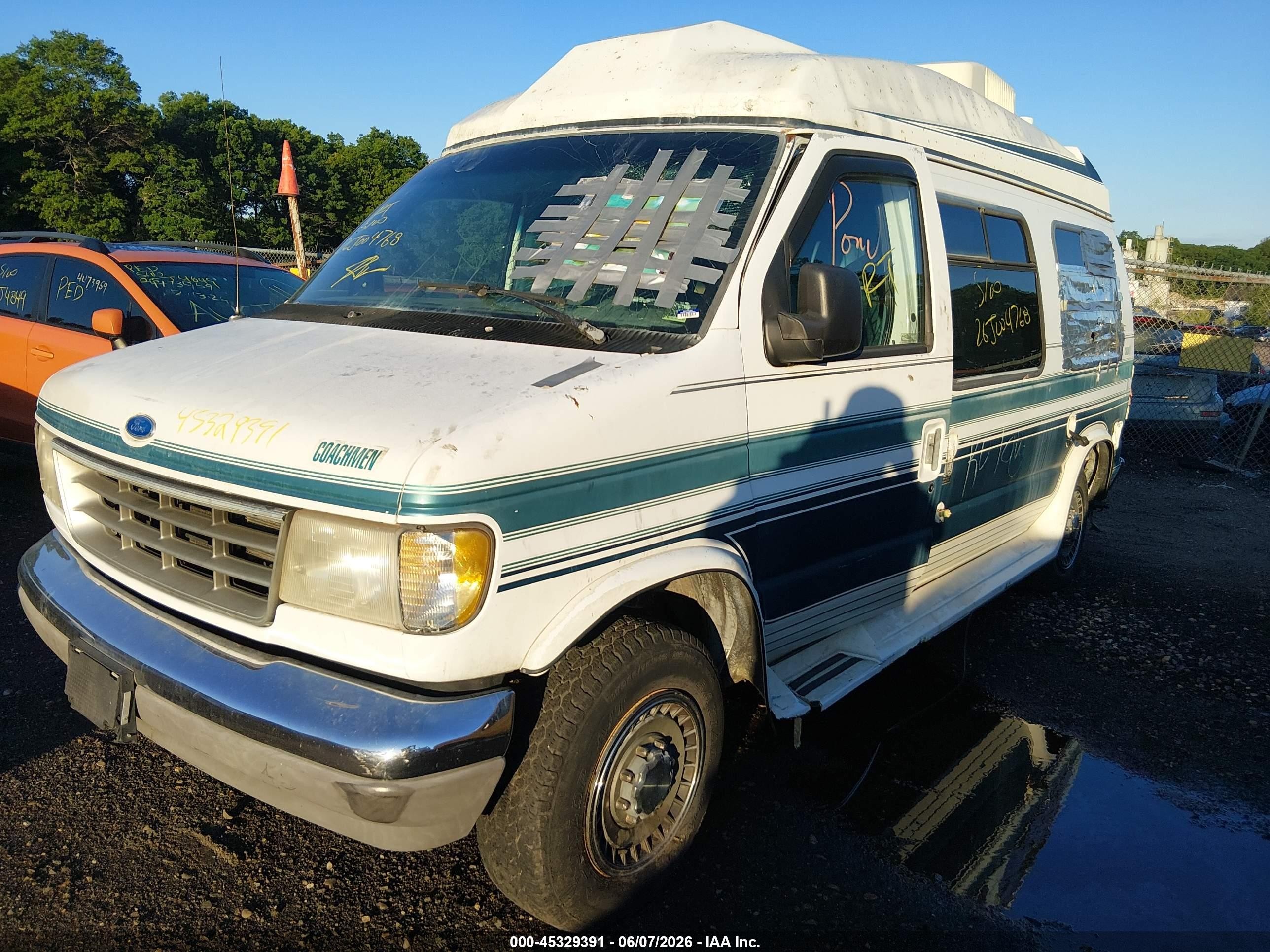 1993 Ford Econoline E250 Van White vin: 1FDHE24HXPHB97377