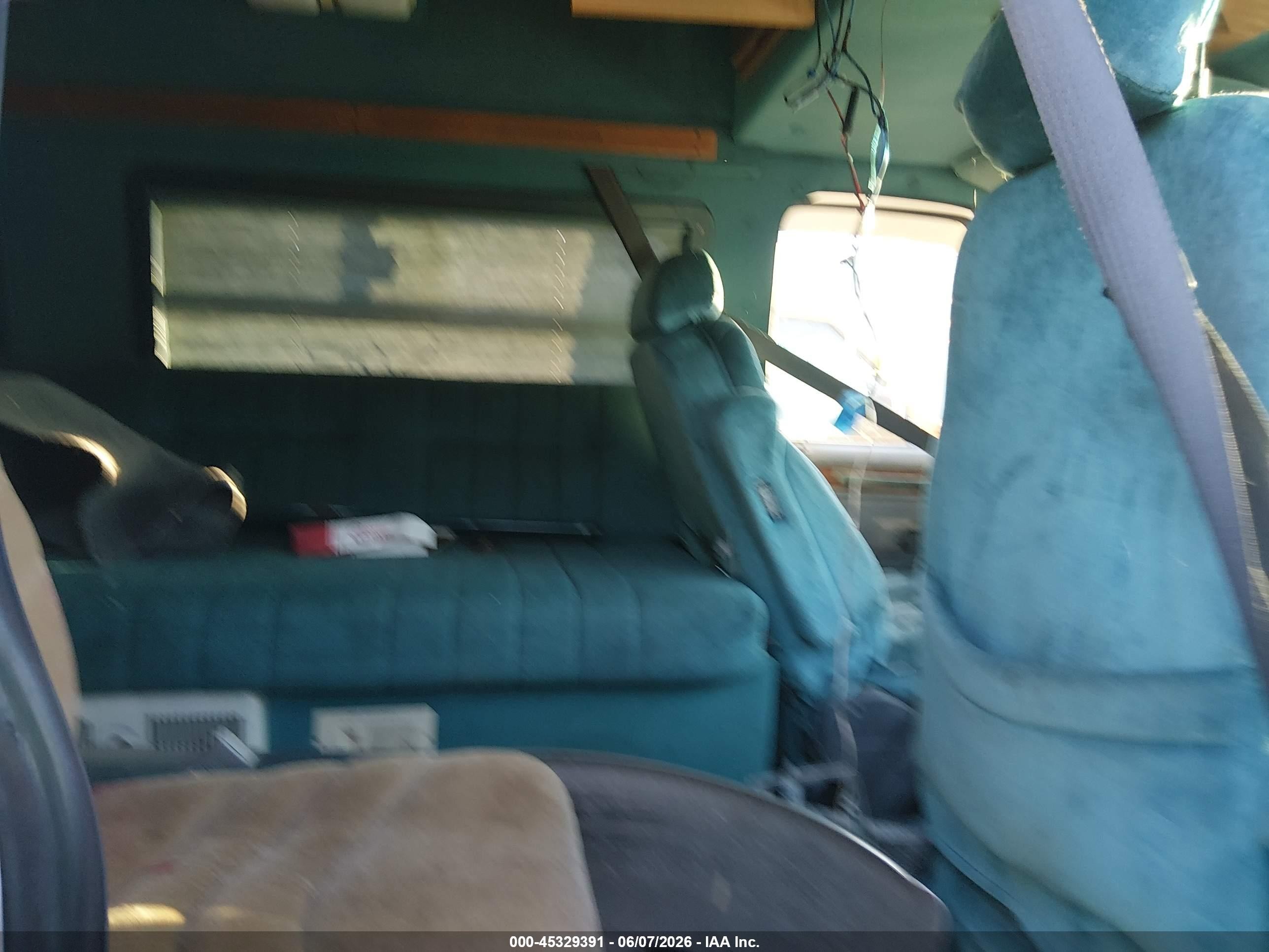 1993 Ford Econoline E250 Van White vin: 1FDHE24HXPHB97377