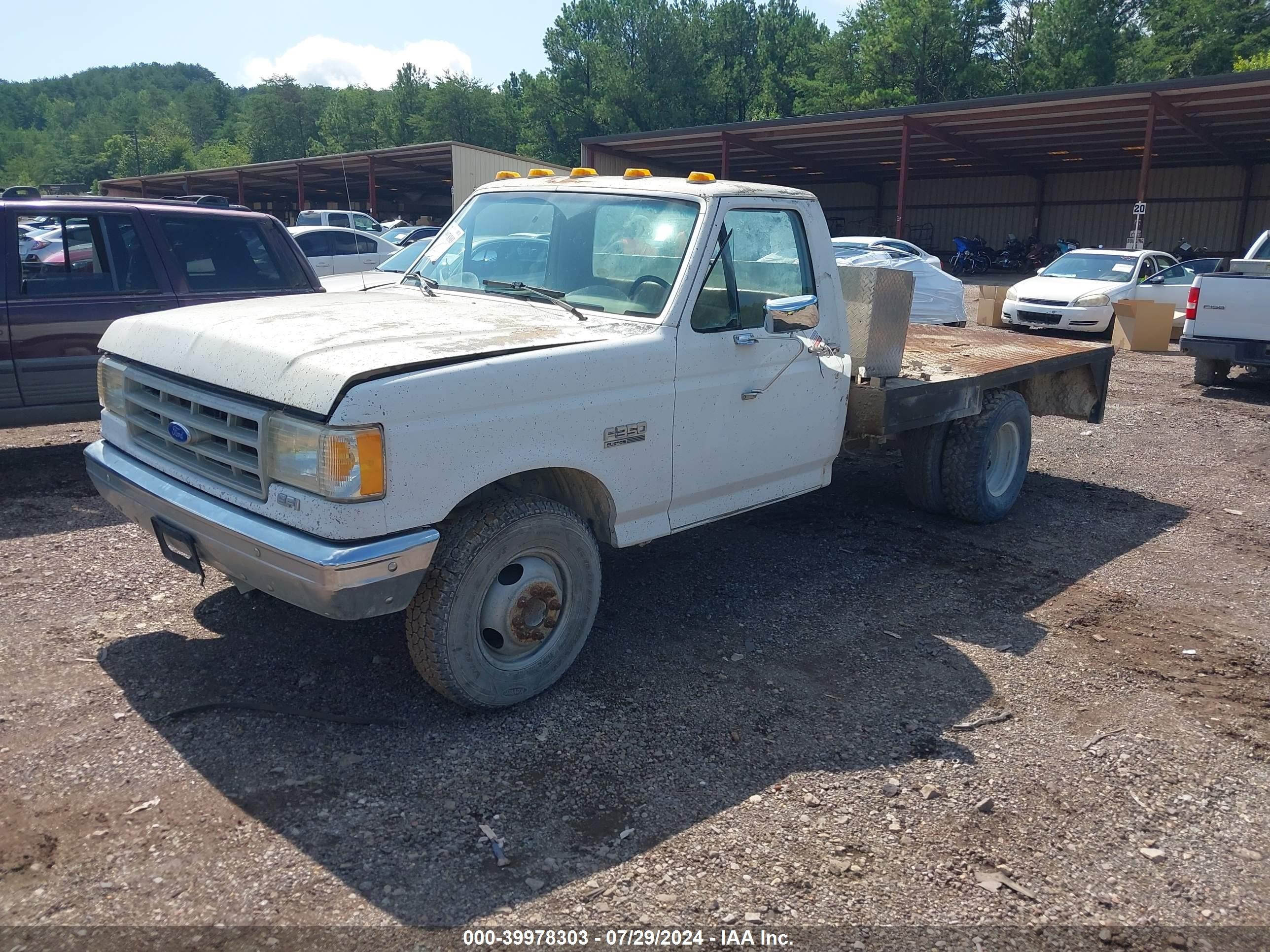 1989 Ford F350   White vin: 1FDJF37Y1KNA45580