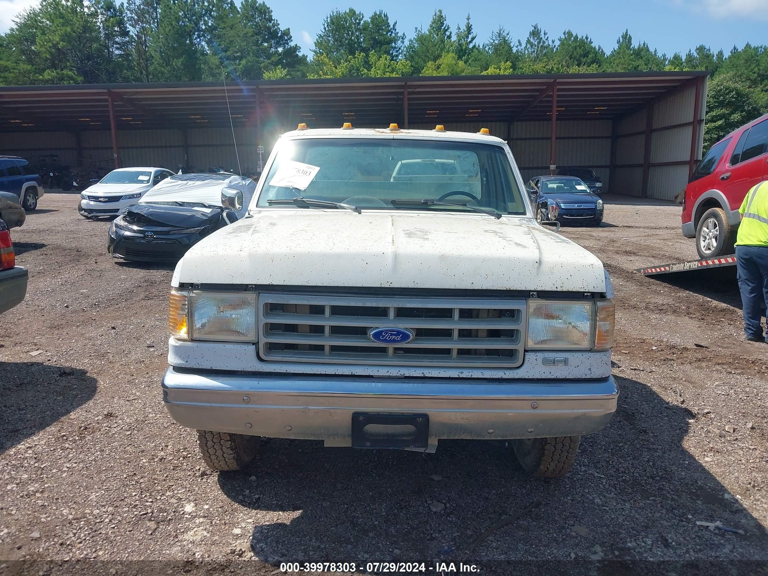 1989 Ford F350   White vin: 1FDJF37Y1KNA45580