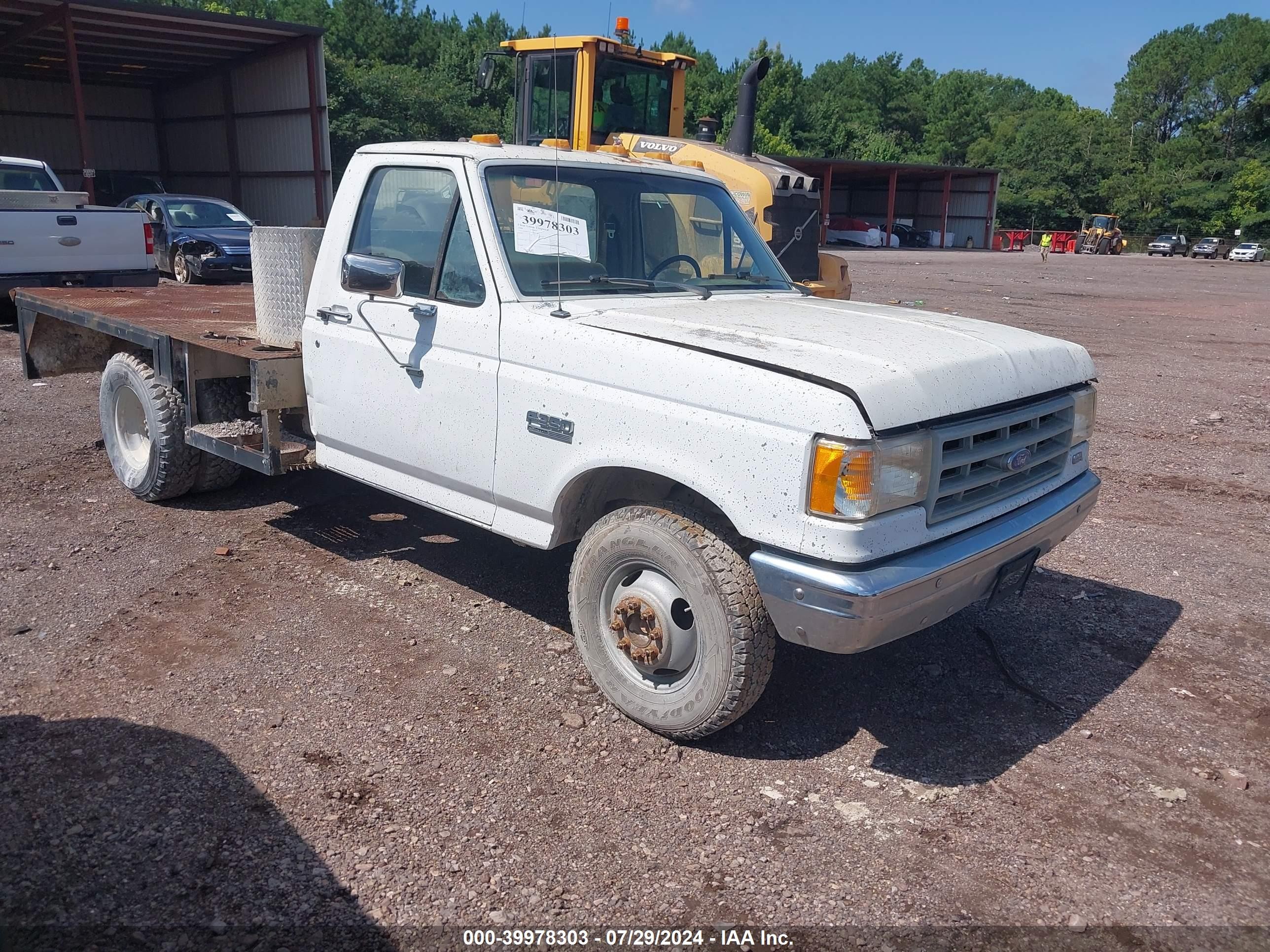 1989 Ford F350   White vin: 1FDJF37Y1KNA45580