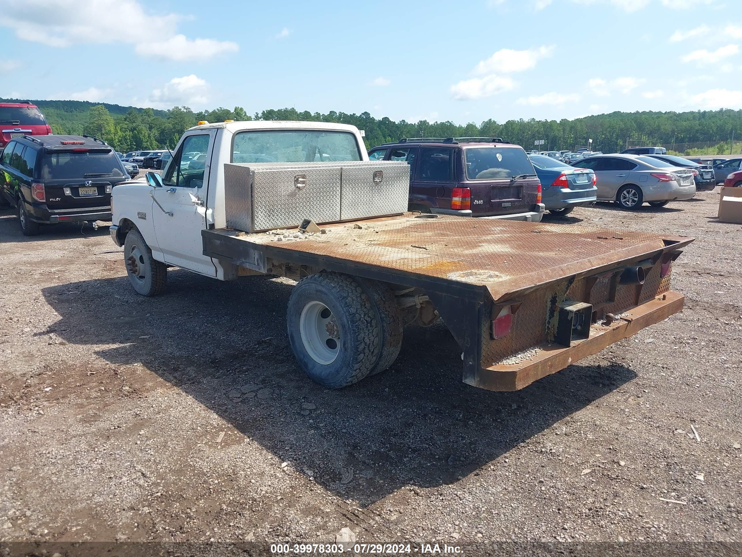 1989 Ford F350   White vin: 1FDJF37Y1KNA45580