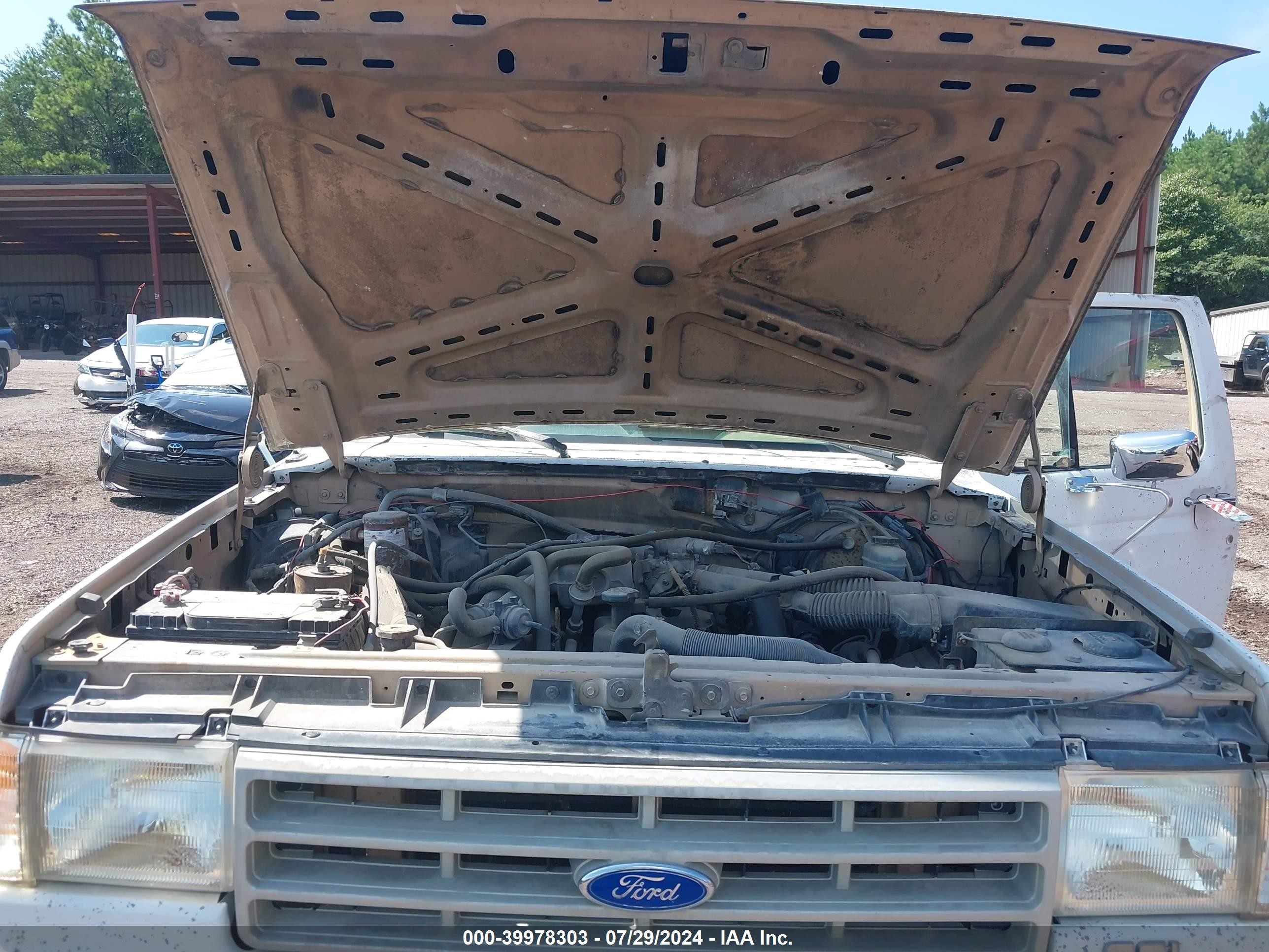 1989 Ford F350   White vin: 1FDJF37Y1KNA45580