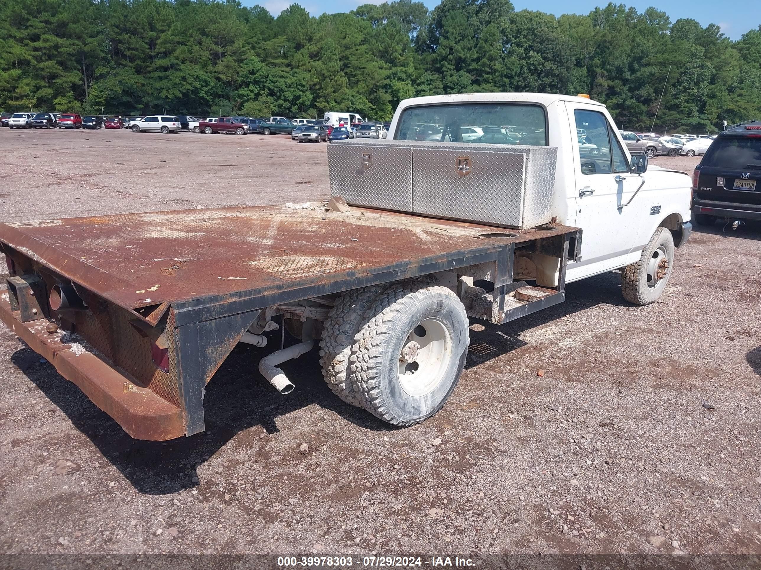 1989 Ford F350   White vin: 1FDJF37Y1KNA45580