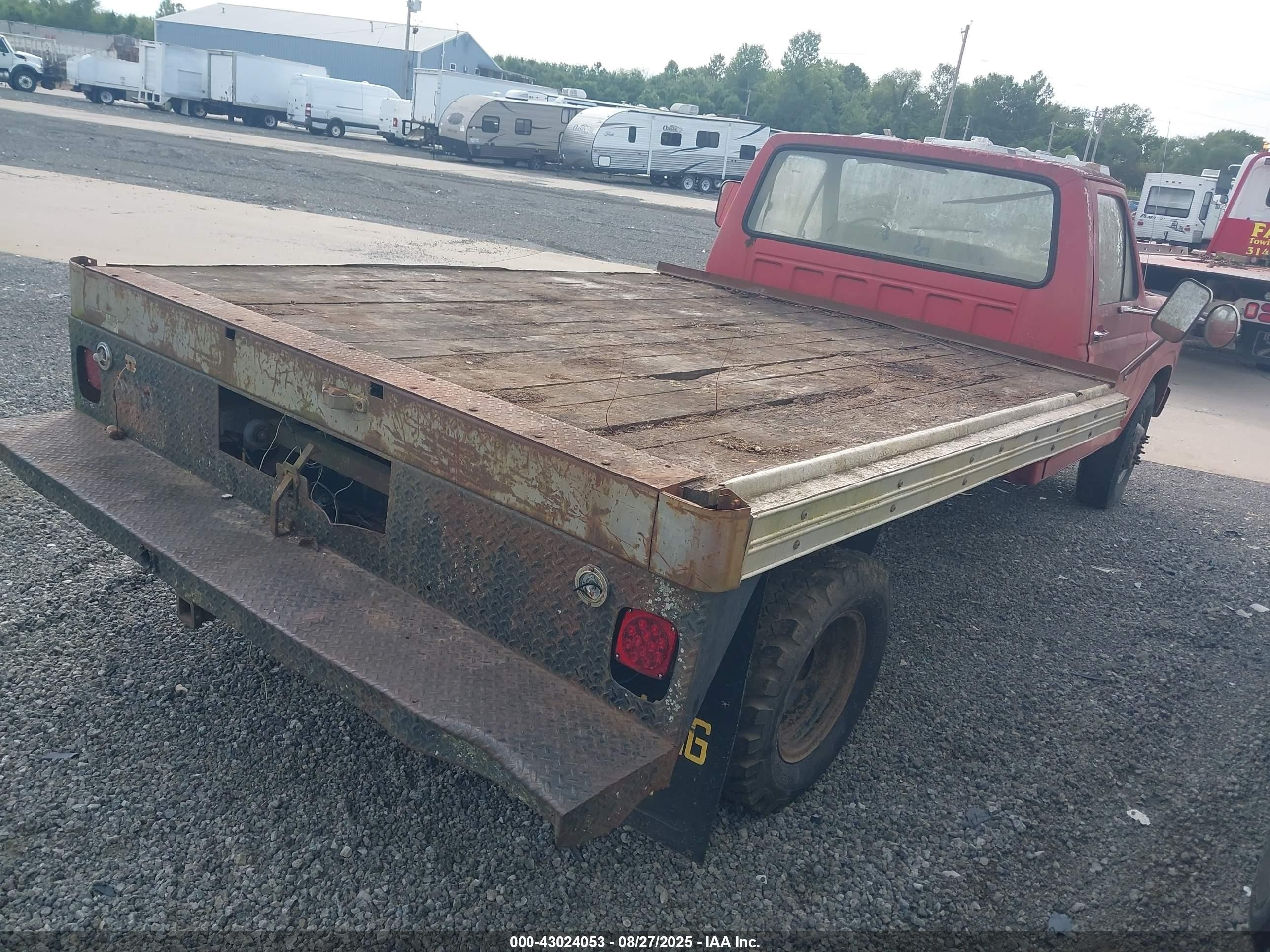 1986 Ford F350   Red vin: 1FDJF37Y8GKA91707