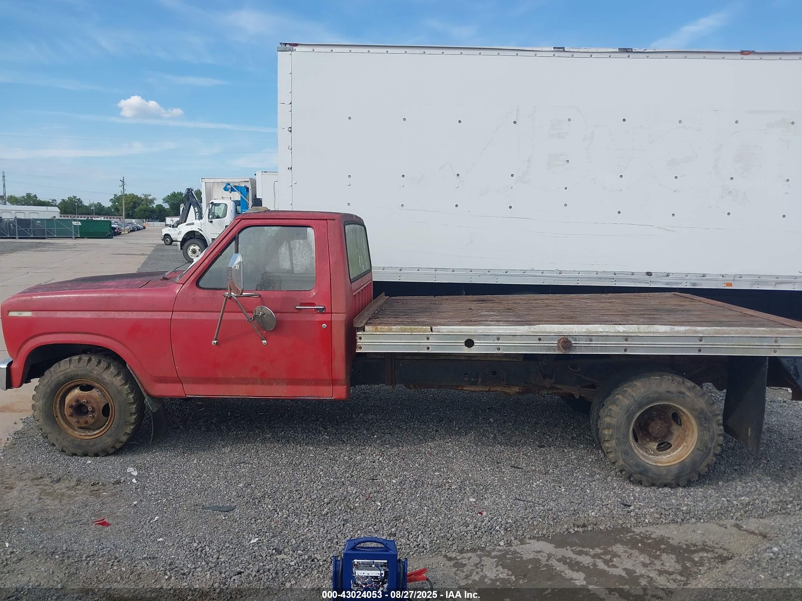 1986 Ford F350   Red vin: 1FDJF37Y8GKA91707
