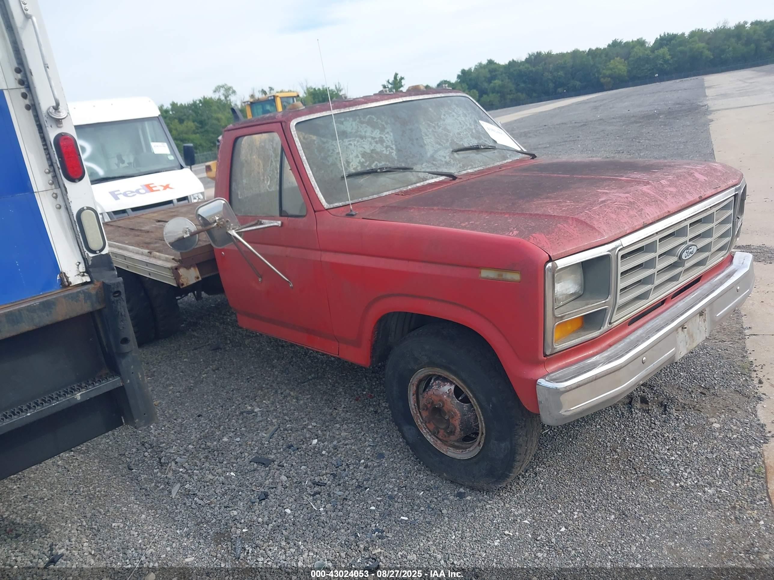 1986 Ford F350   Red vin: 1FDJF37Y8GKA91707