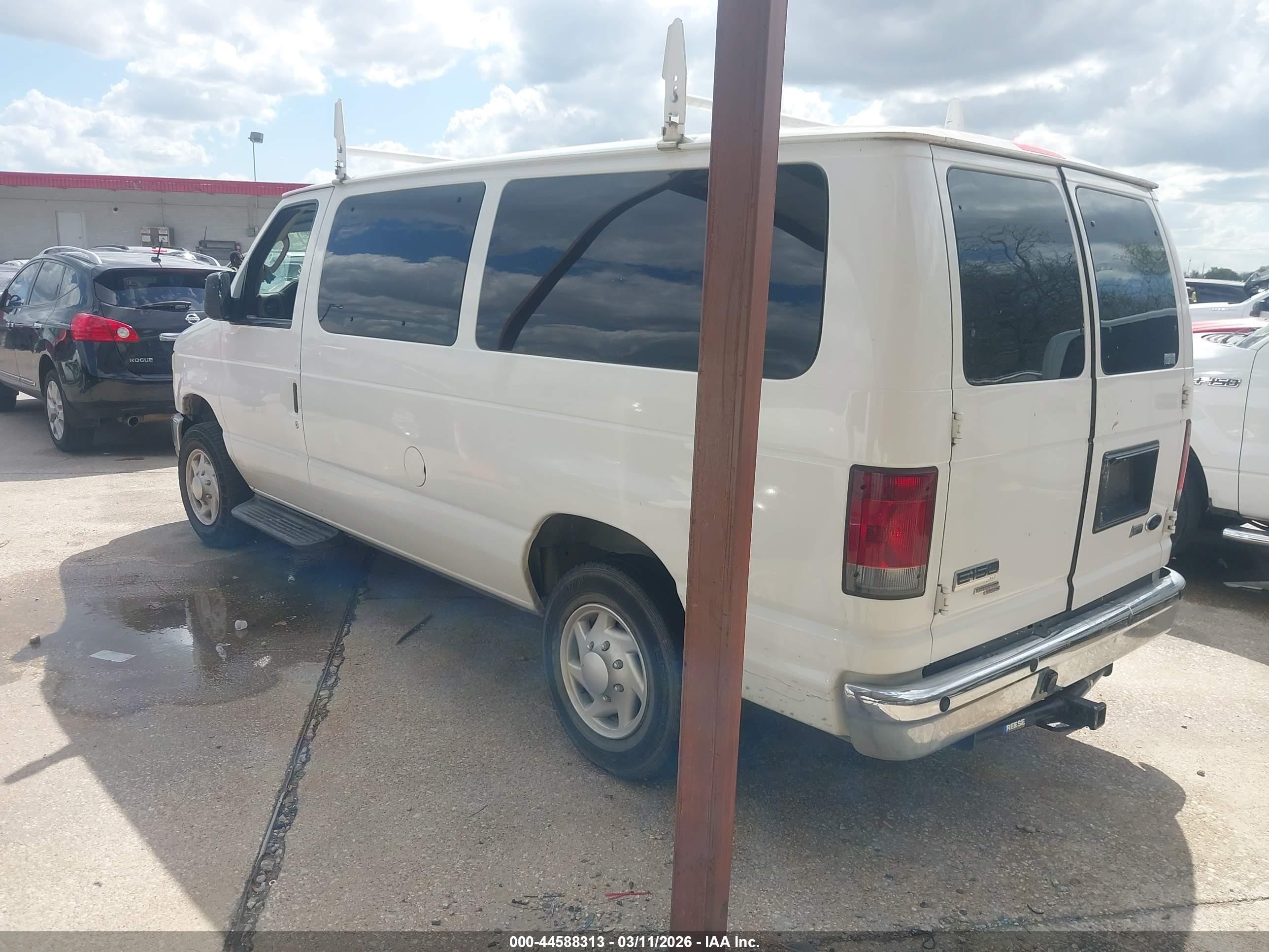 2010 Ford E-150 Xlt White vin: 1FDNE1BW0ADA50367