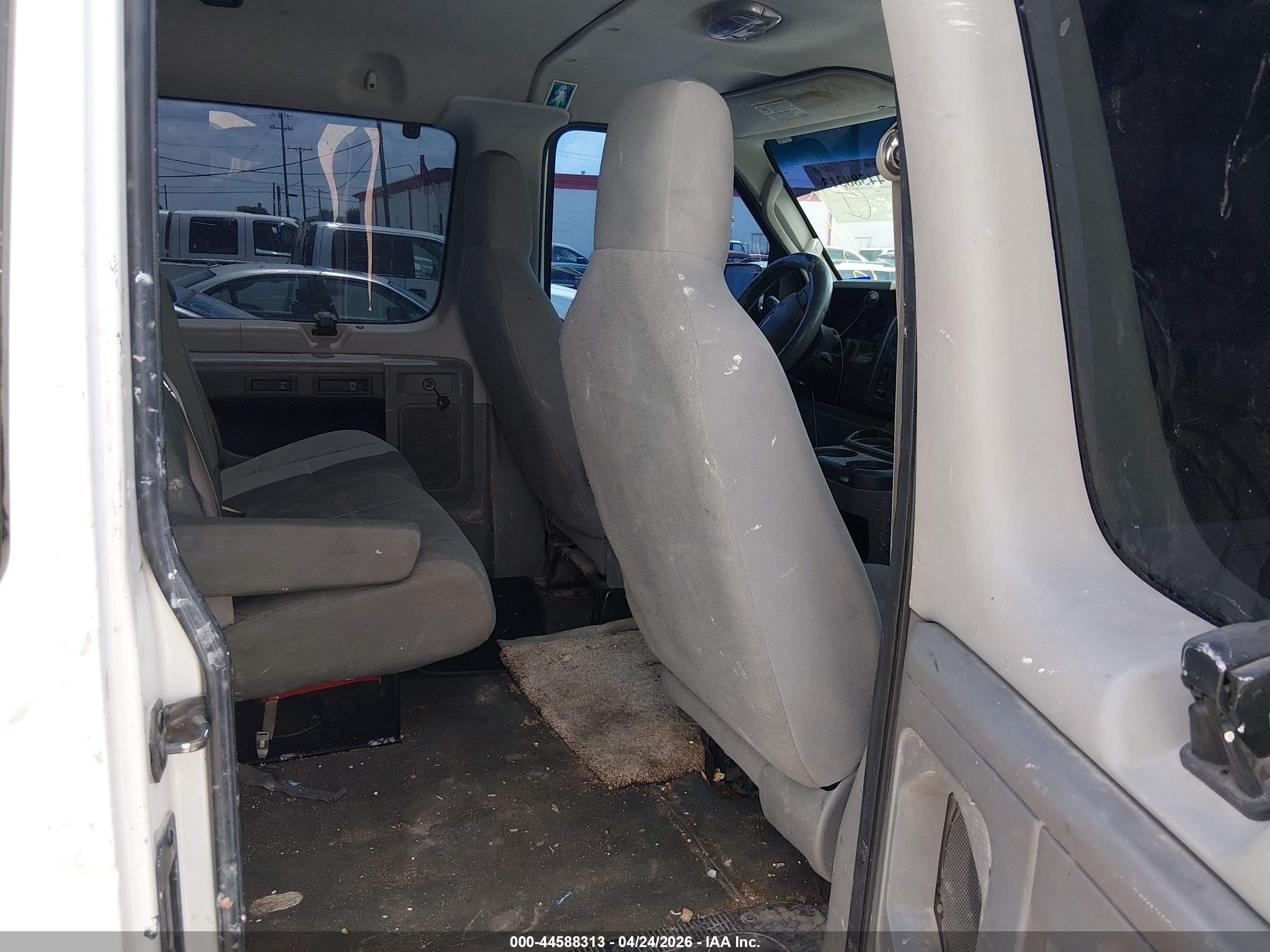 2010 Ford E-150 Xlt White vin: 1FDNE1BW0ADA50367
