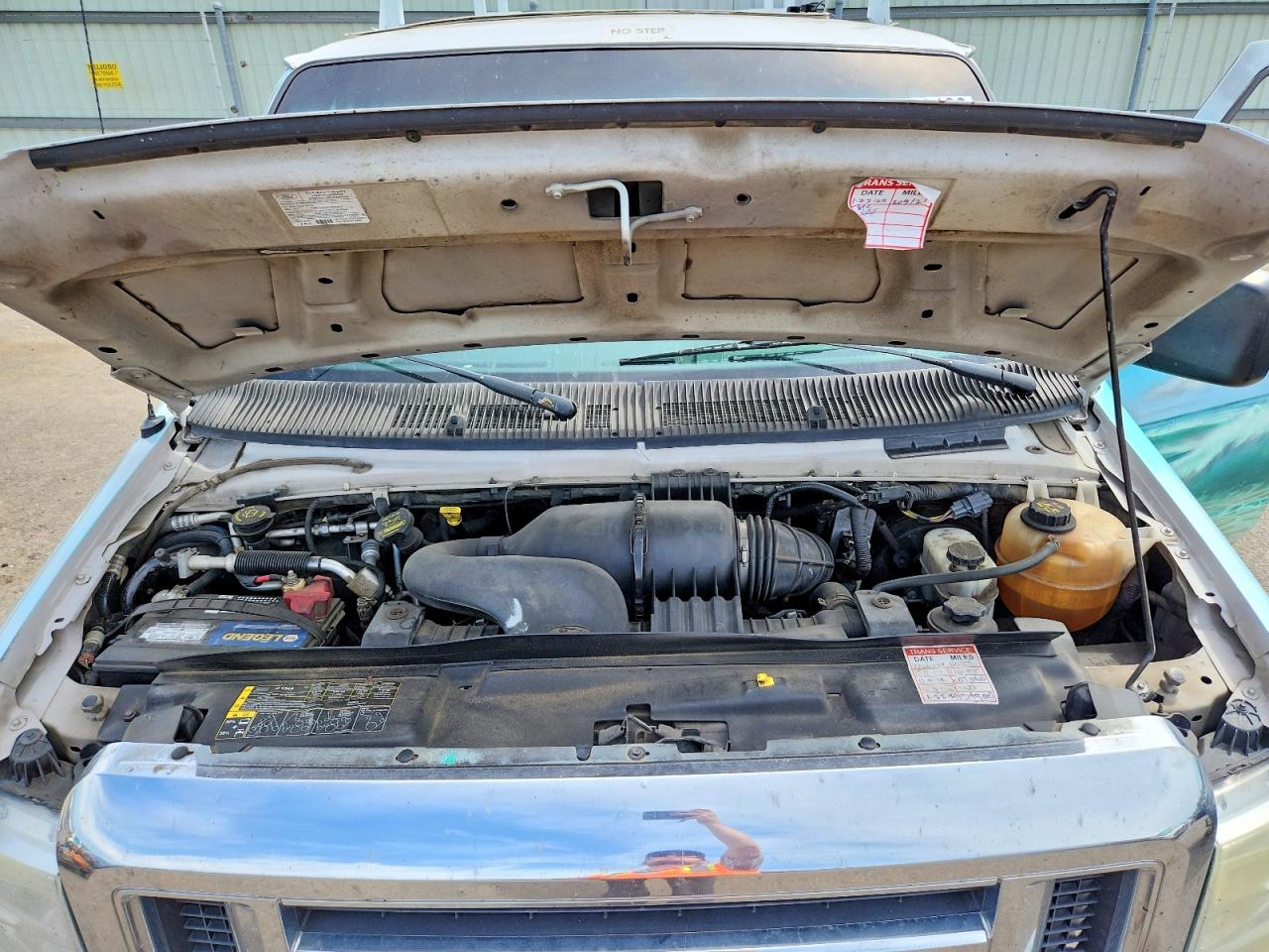 2013 Ford E-150 Two Tone vin: 1FDNE1BW9DDA85820