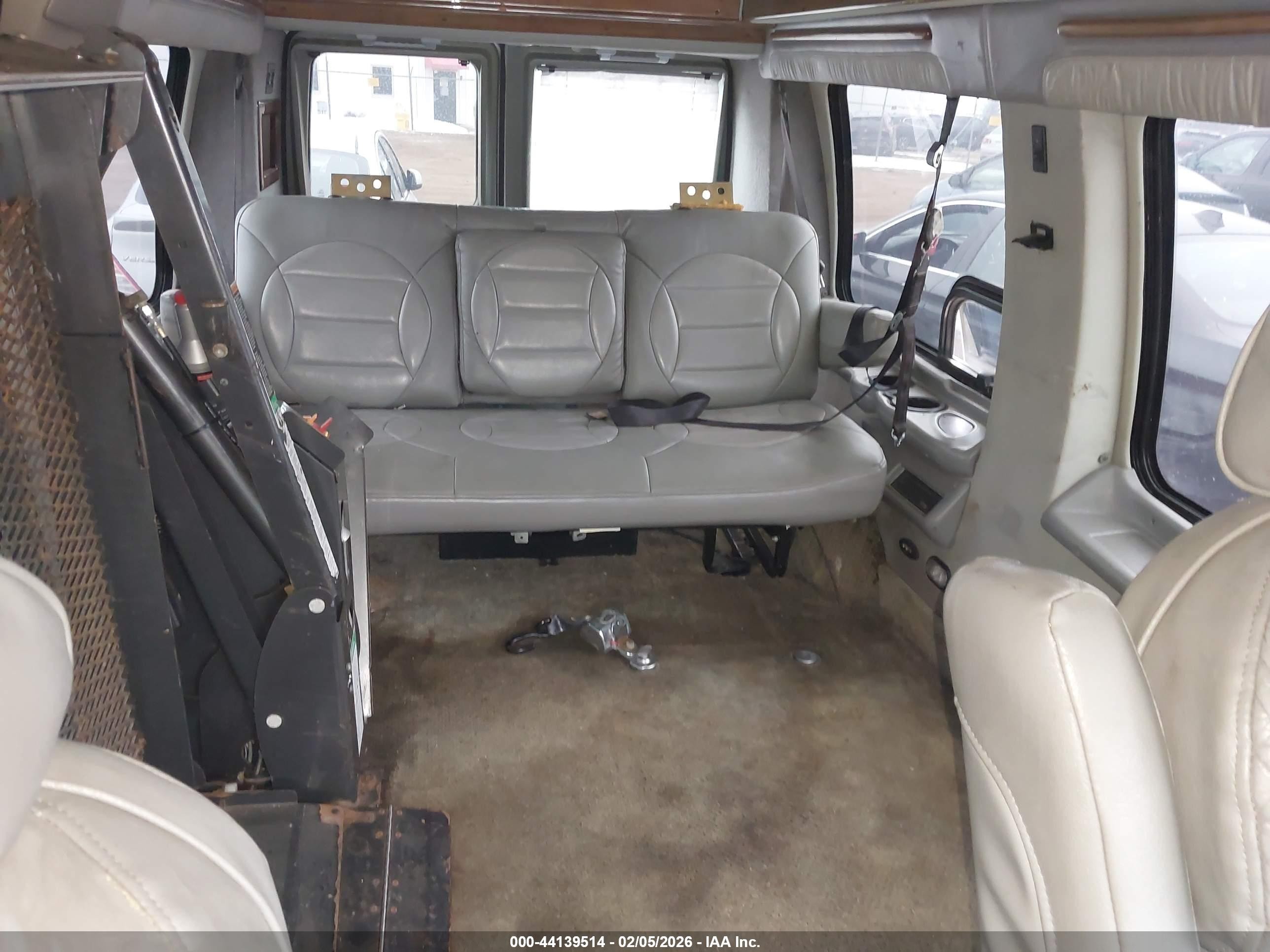 2007 Ford E-250 Recreational Silver vin: 1FDNE24L07DA99277